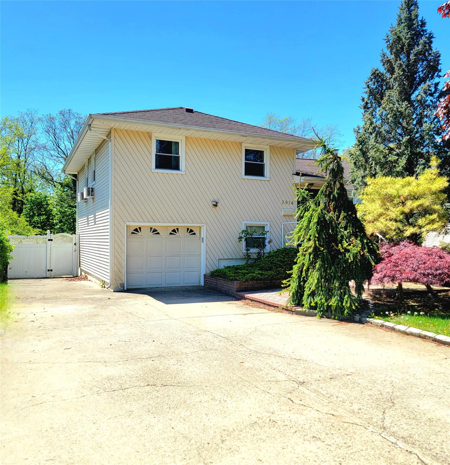 #14 photo, 3914 Jerusalem Avenue, Seaford , NY 11783