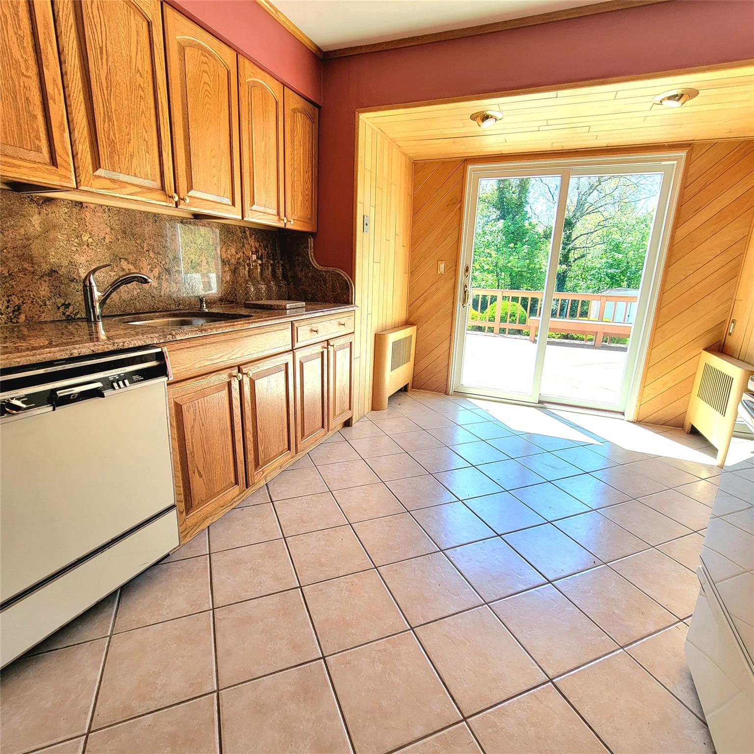 #3 photo, 3914 Jerusalem Avenue, Seaford , NY 11783