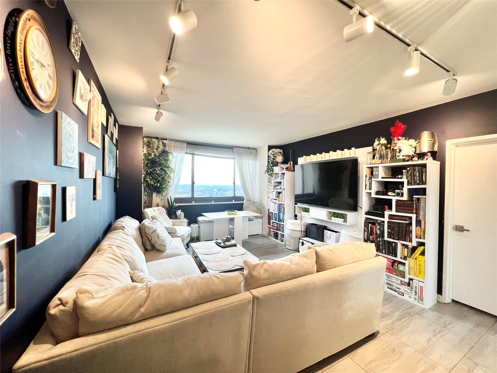 #4 photo, 27010 Grand Central Parkway, Floral Park , NY 11005