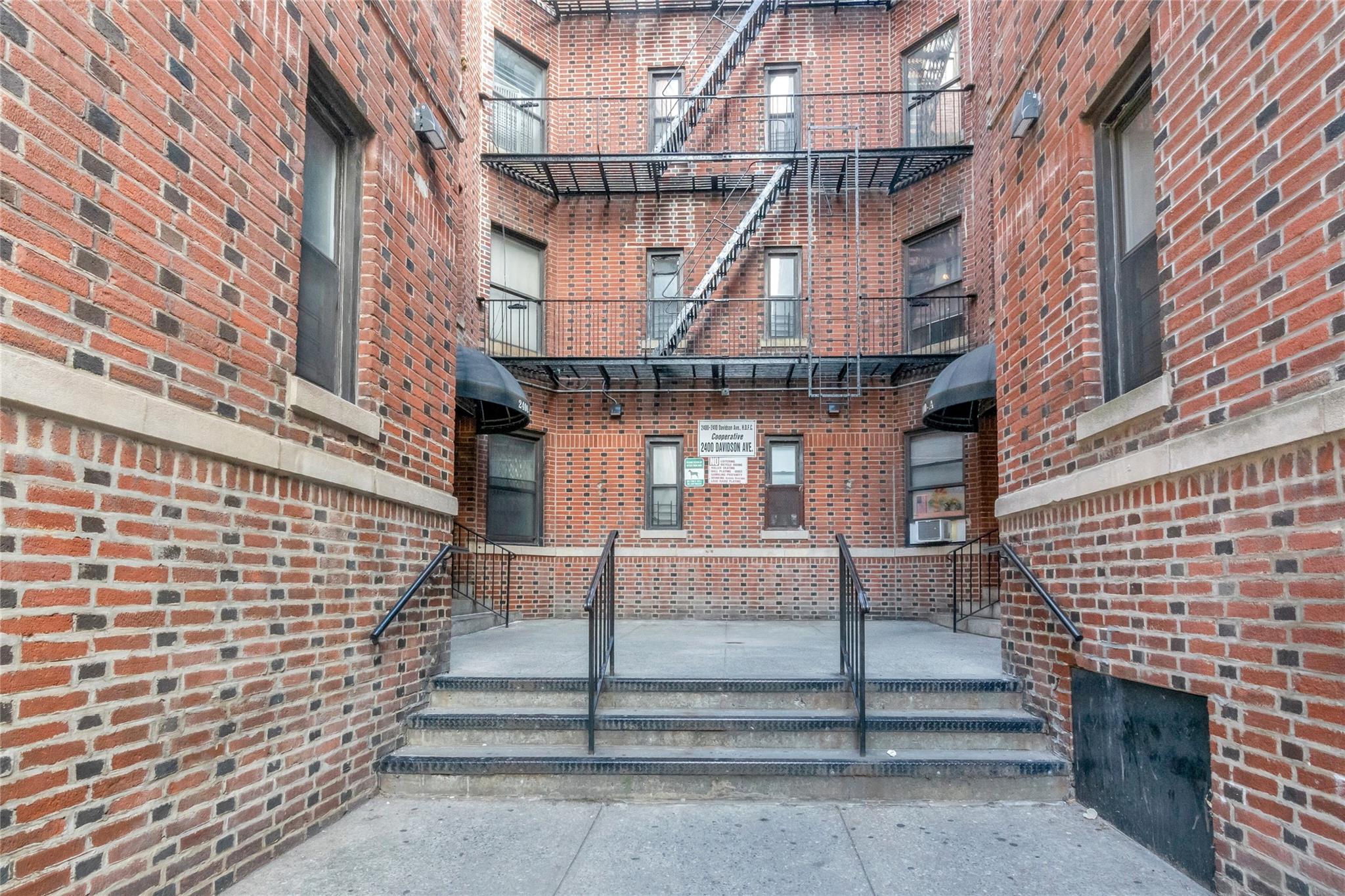 #9 photo, 2400 Davidson Avenue, ブロンクス区 Bronx , NY 10468