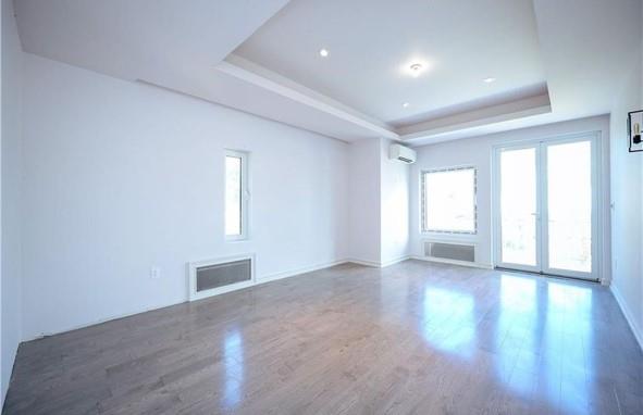 #14 photo, 75-03 181st, クイーンズ区 Flushing , NY 11366