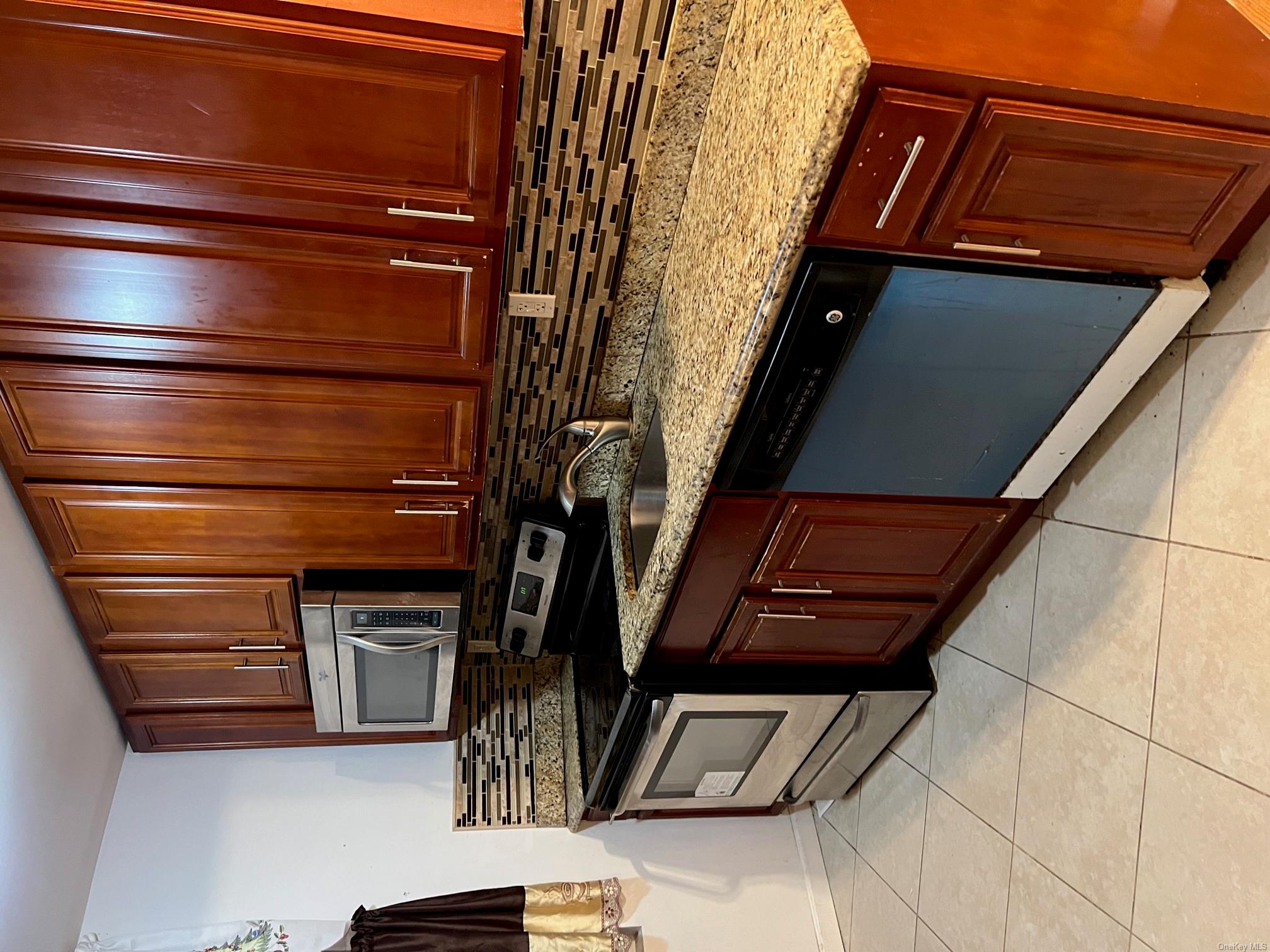 #13 photo, 2131 Bruckner Blvd Boulevard, ブロンクス区 Bronx , NY 10472