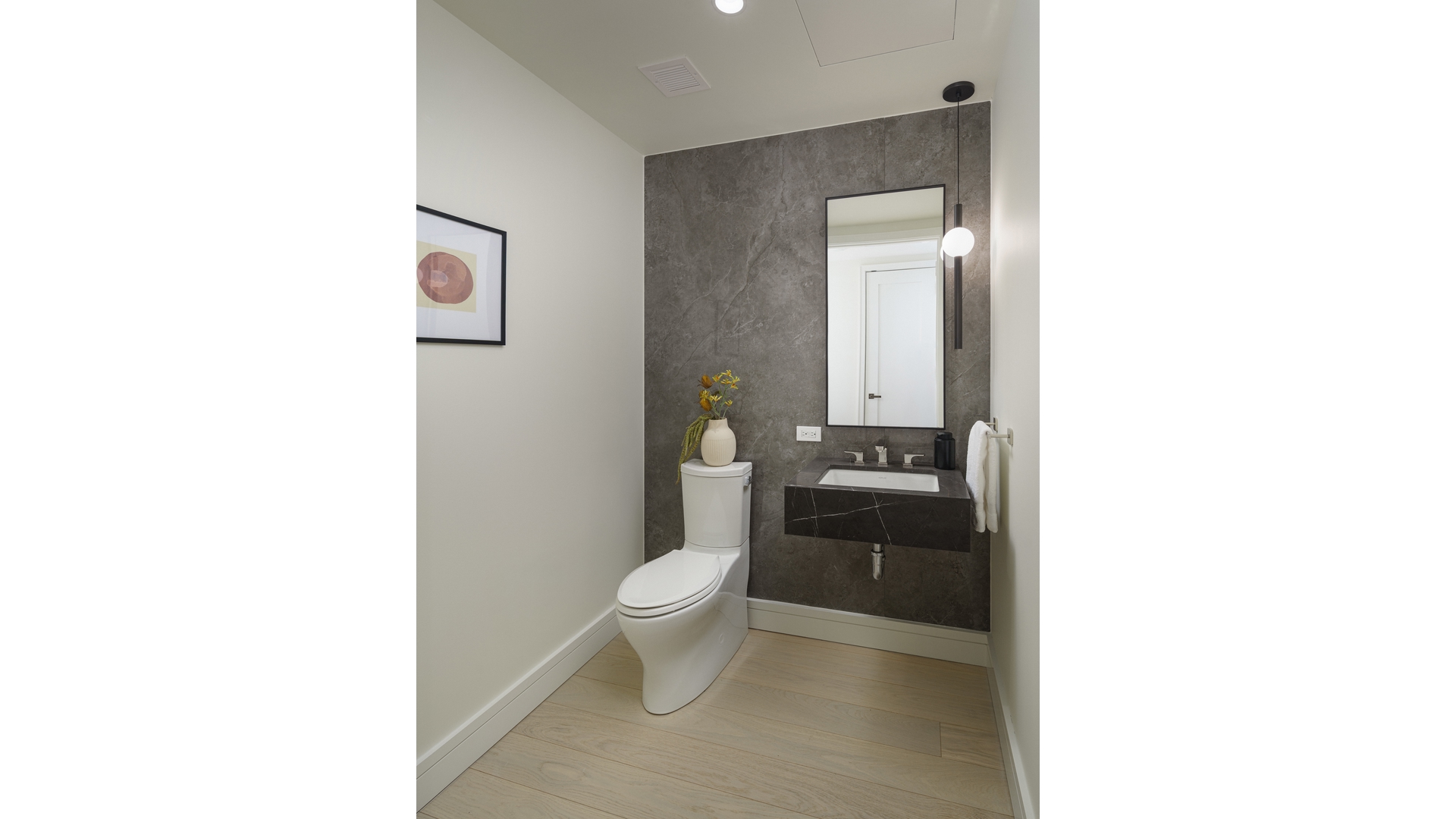 #21 photo, 200 E 20TH Street, Gramercy Park , NY 10003