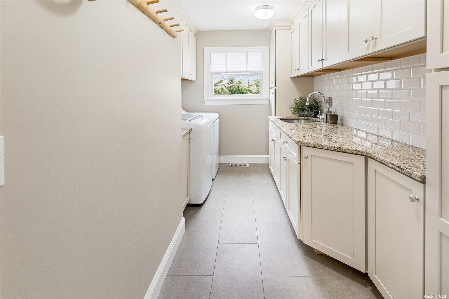 #19 photo, 29 Missapoque Avenue, サフォーク郡 Southampton , NY 11968