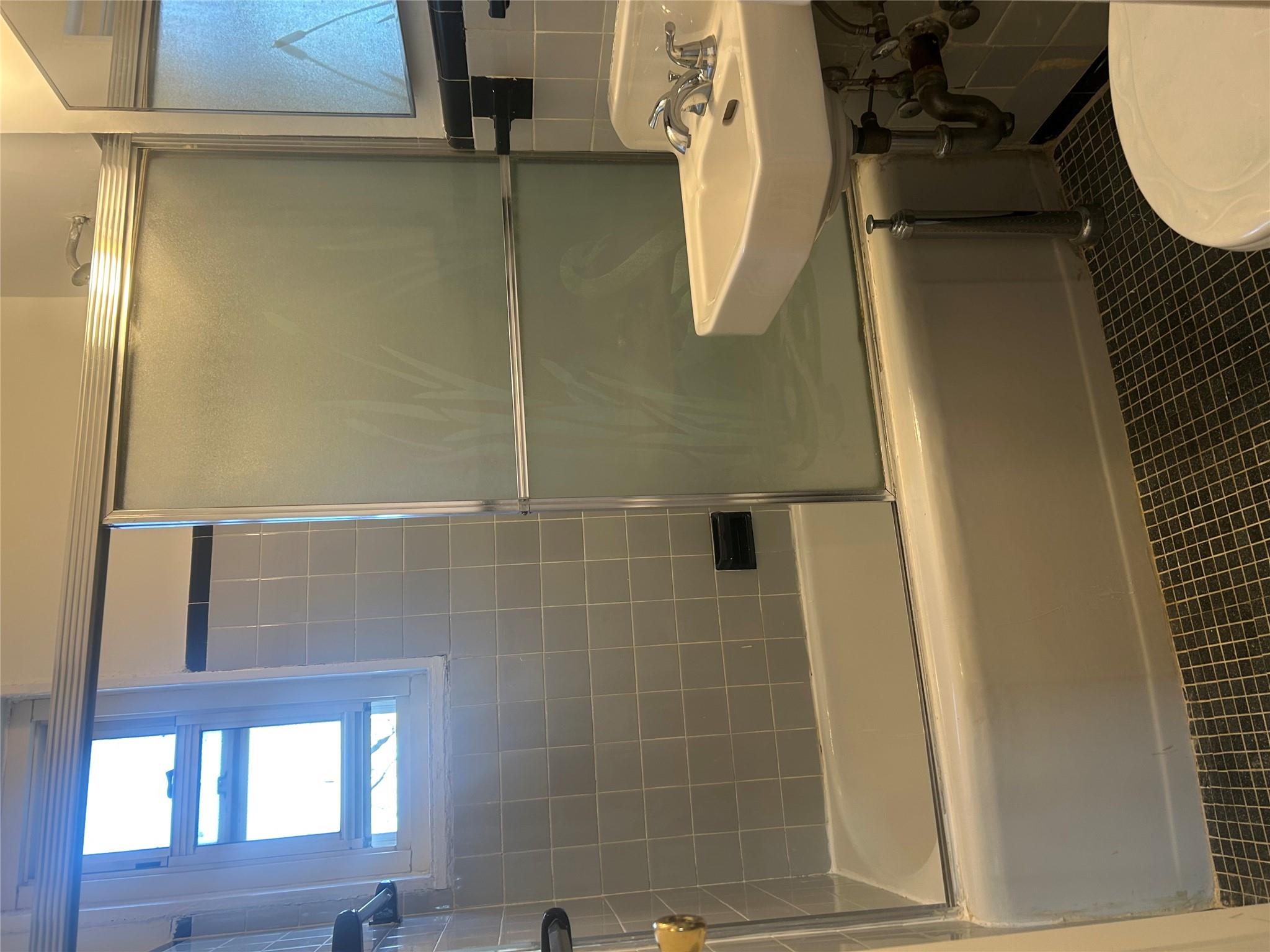 #7 photo, 58-20 251, Little Neck , NY 11362