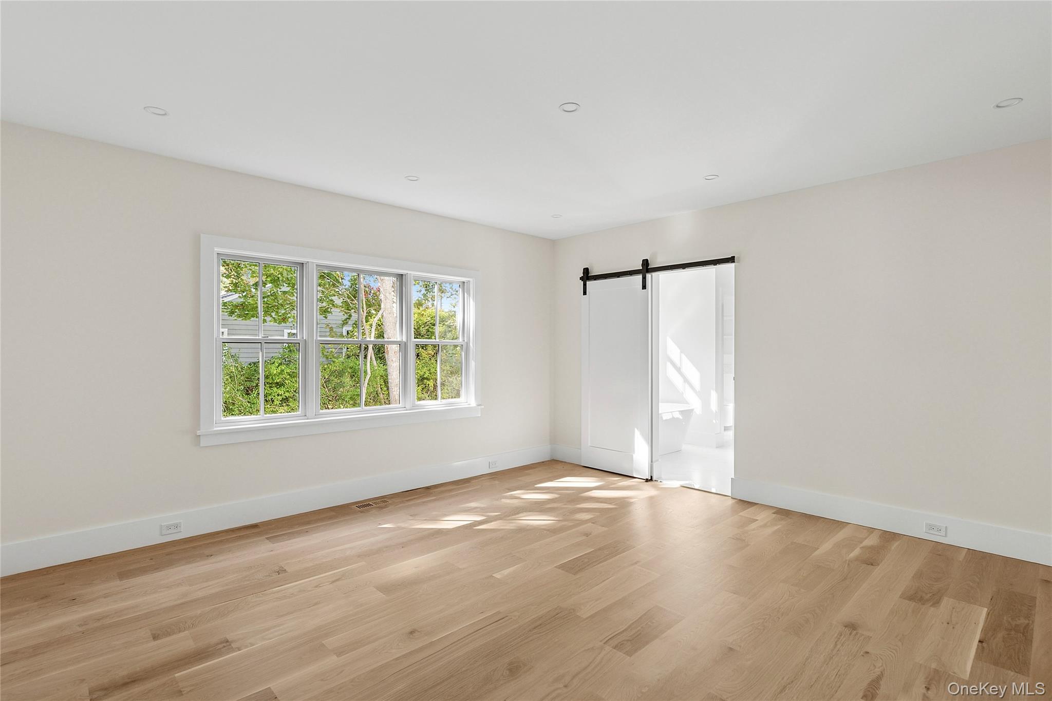 #12 photo, 32 North Bay Avenue, サフォーク郡 Eastport , NY 11941