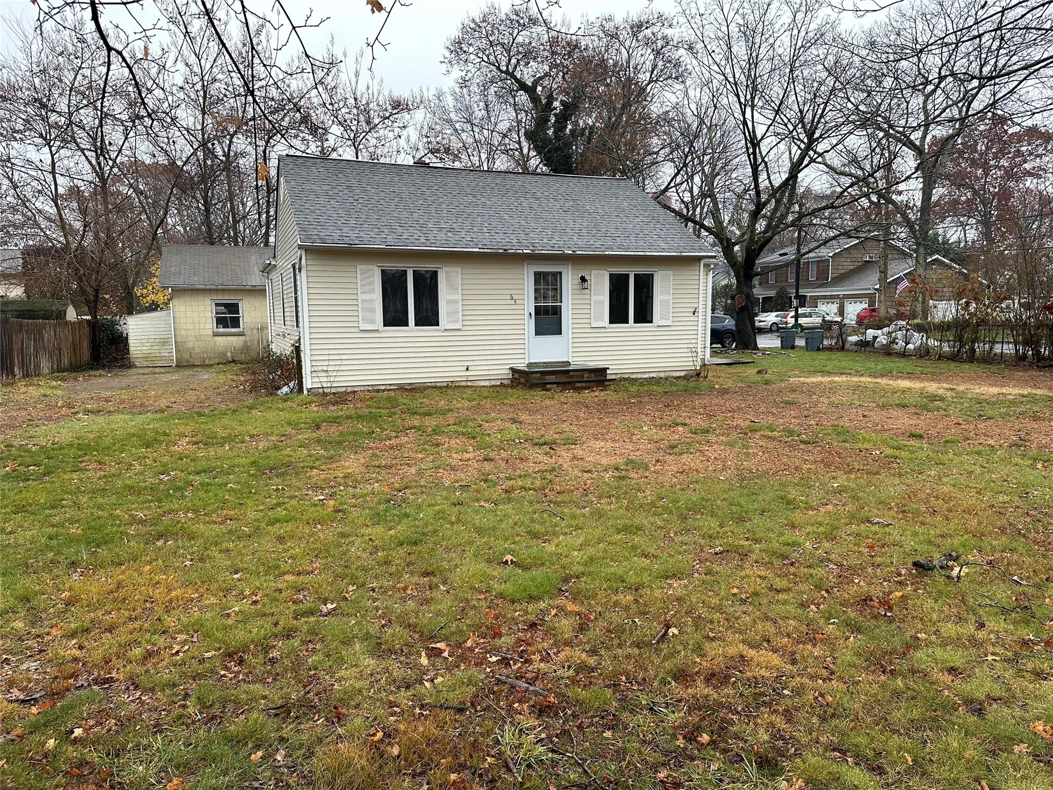 #1 photo, 64 Woodlawn, सफ़ोक काउंटी Saint James , NY 11780