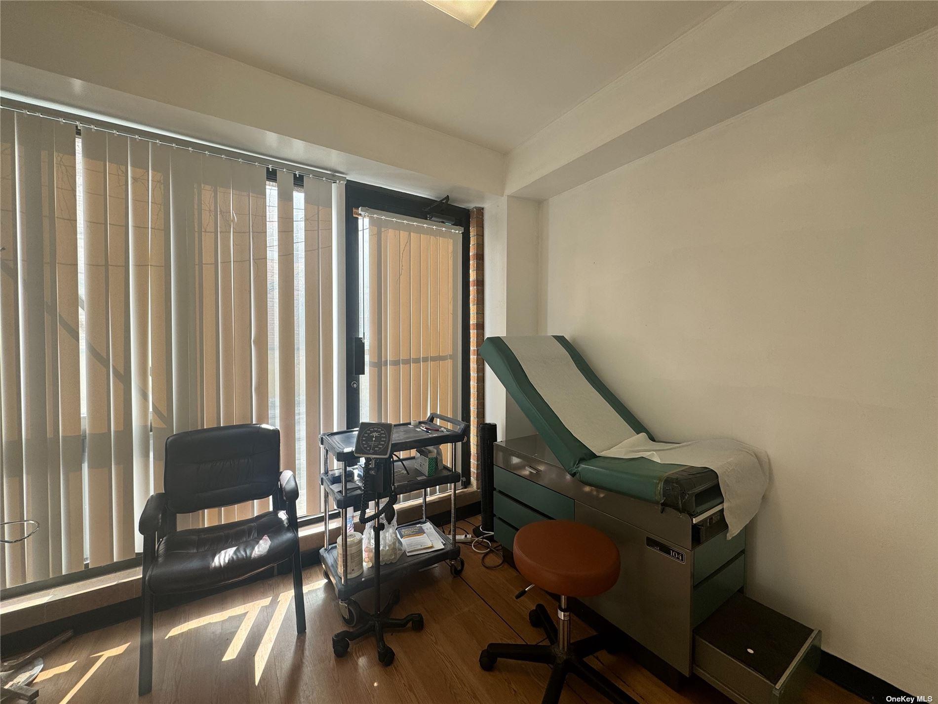 #3 photo, 108-10 72 Street Avenue, クイーンズ区 Forest Hills , NY 11375