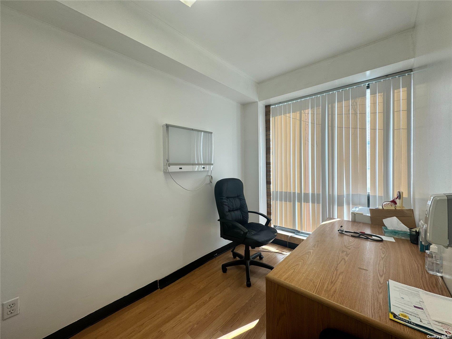 #4 photo, 108-10 72 Street Avenue, クイーンズ区 Forest Hills , NY 11375