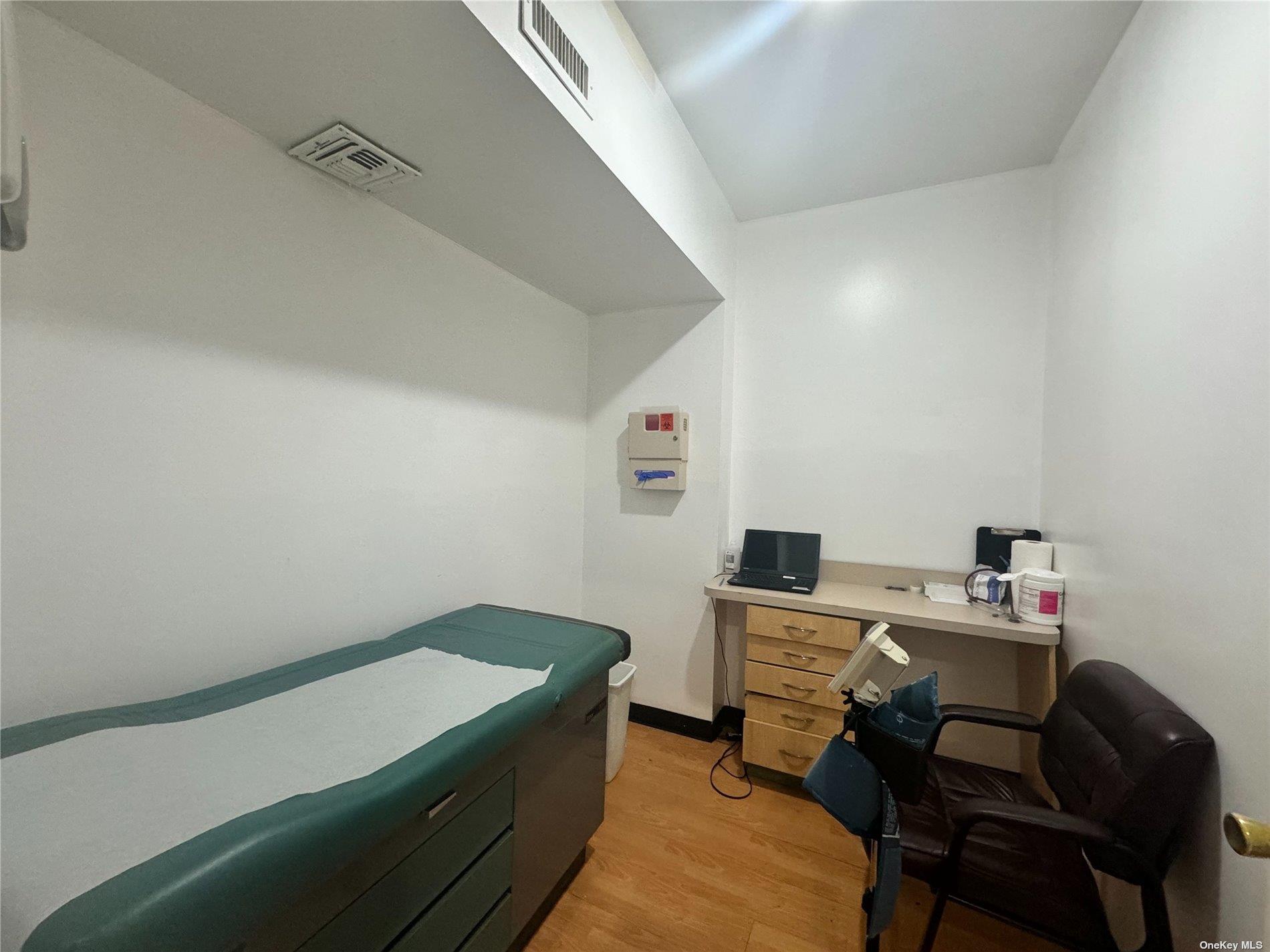 #5 photo, 108-10 72 Street Avenue, クイーンズ区 Forest Hills , NY 11375