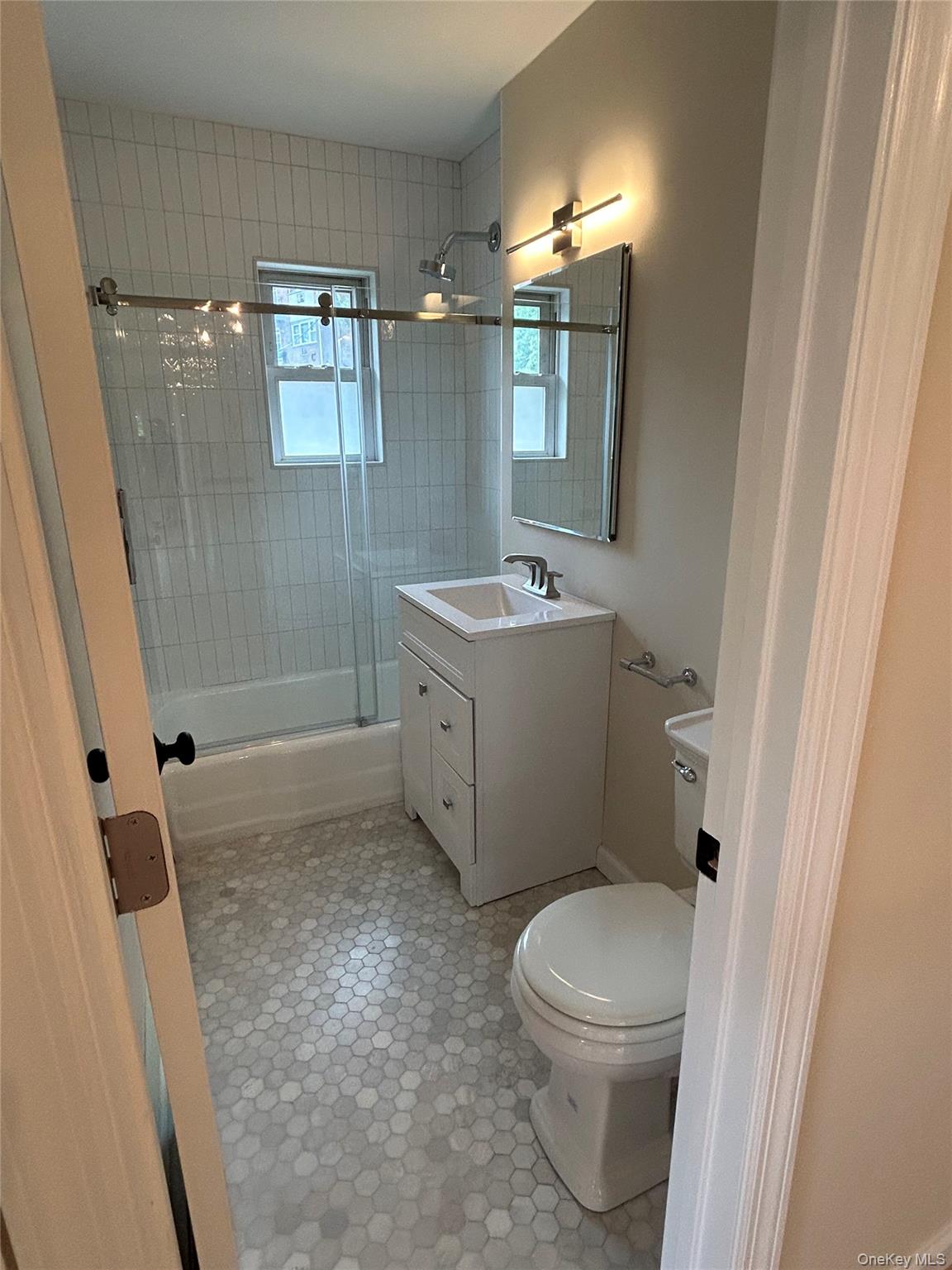 #10 photo, 665 Pelham Road, New Rochelle , NY 10805