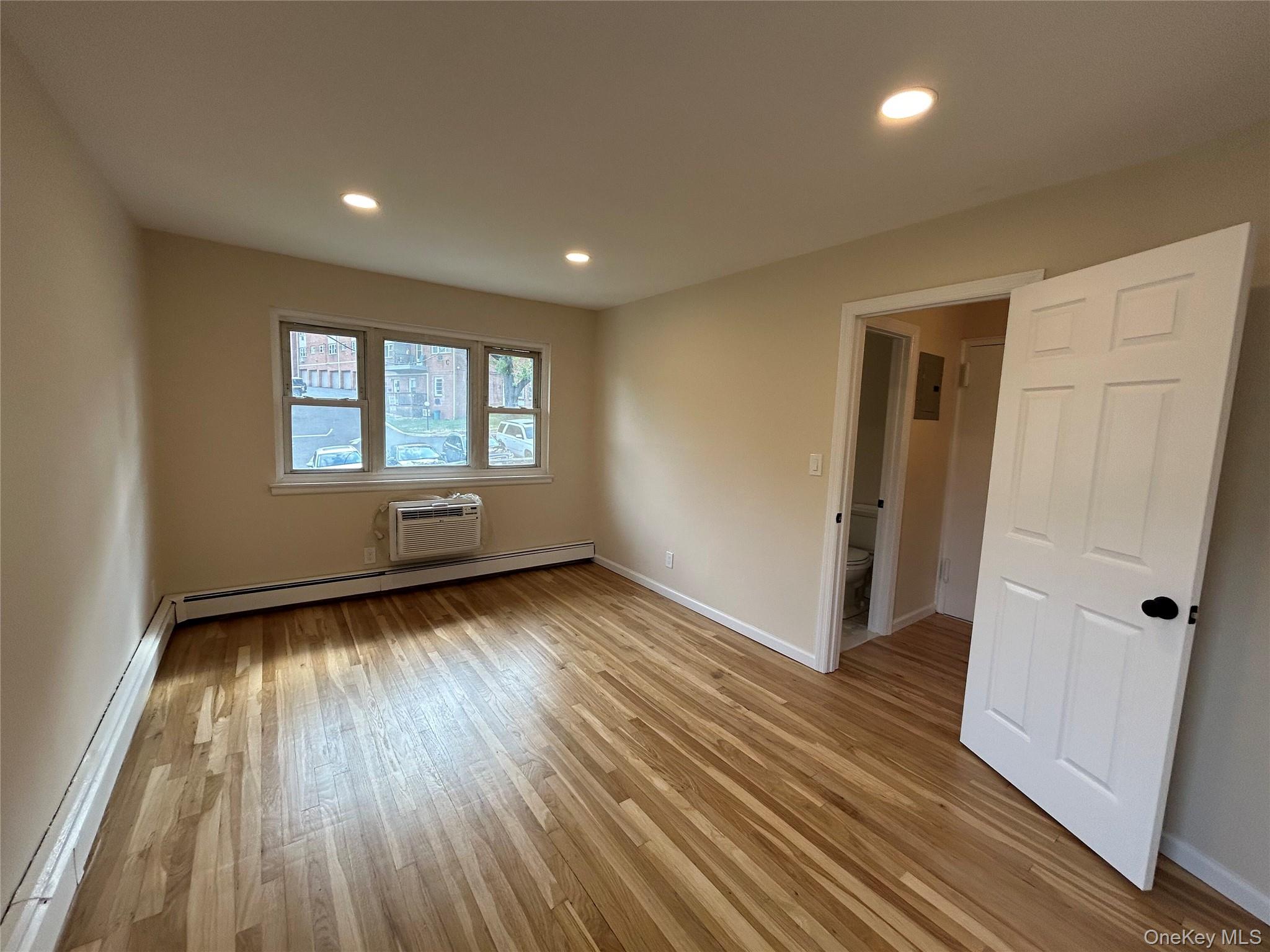 #12 photo, 665 Pelham Road, New Rochelle , NY 10805