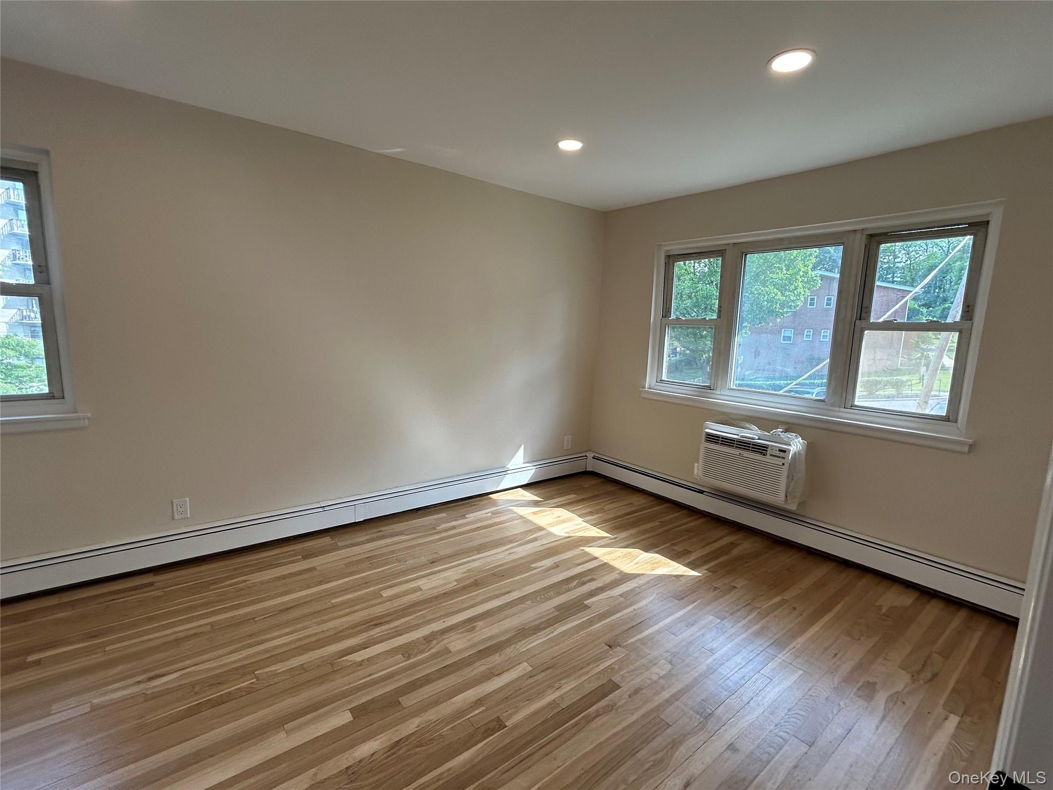 #13 photo, 665 Pelham Road, New Rochelle , NY 10805