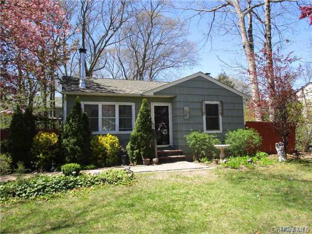 #1 photo, 14 White Oak Street, Middle Island , NY 11953