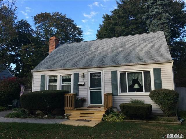 #1 photo, 5 Putnam Place, מחוז סאפוק Huntington Station , NY 11746