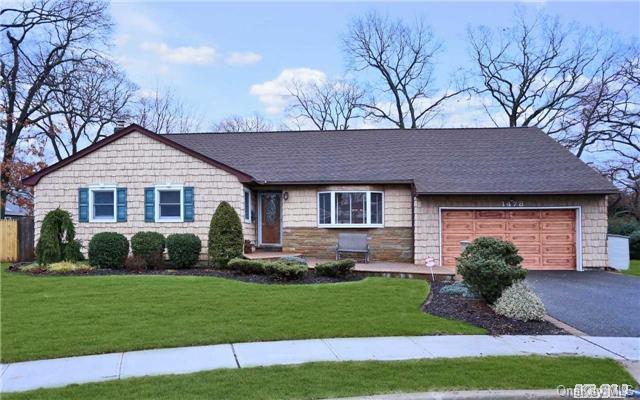 #1 photo, 1478 Taft Court, ناسو East Meadow , NY 11554