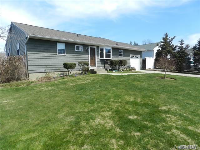 #1 photo, 11 Cumberland Street, מחוז סאפוק Islip , NY 11751