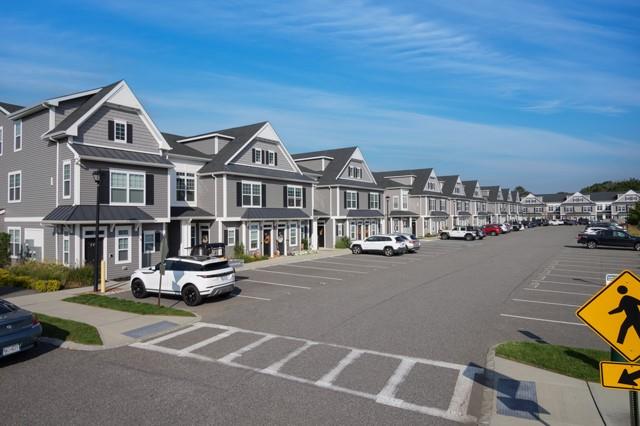 #3 photo, 143 Sutton Court, Mount Sinai , NY 11766