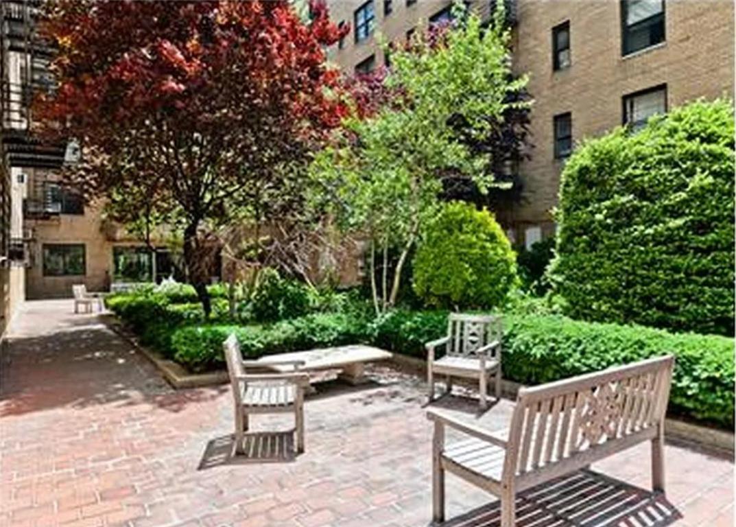 #20 photo, 60 E 9TH Street, マンハッタン Greenwich Village , NY 10003