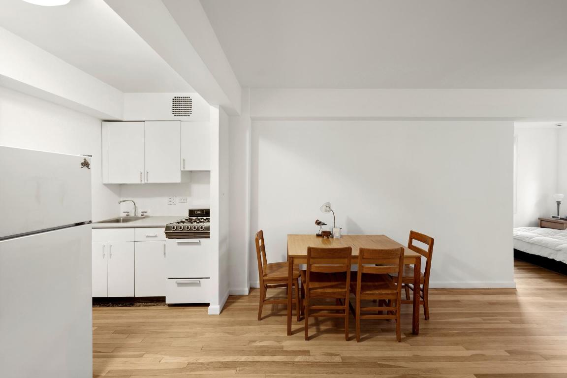 #4 photo, 60 E 9TH Street, マンハッタン Greenwich Village , NY 10003