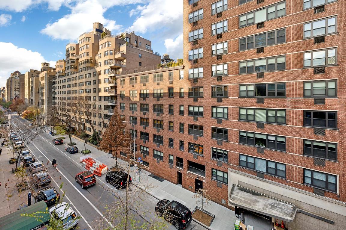 #8 photo, 60 E 9TH Street, マンハッタン Greenwich Village , NY 10003