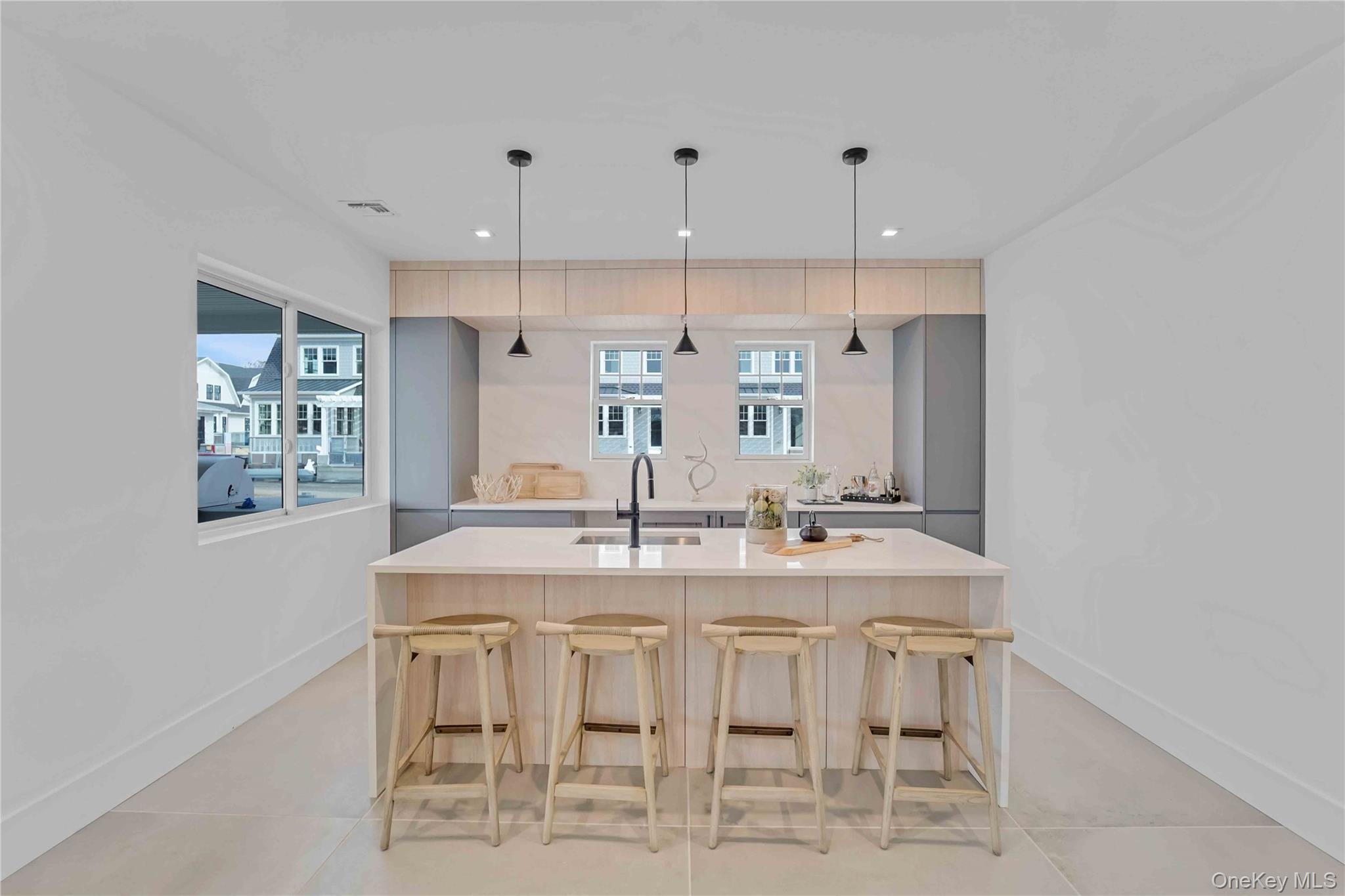 #9 photo, 12 Depot, サフォーク郡 Westhampton Beach , NY 11978