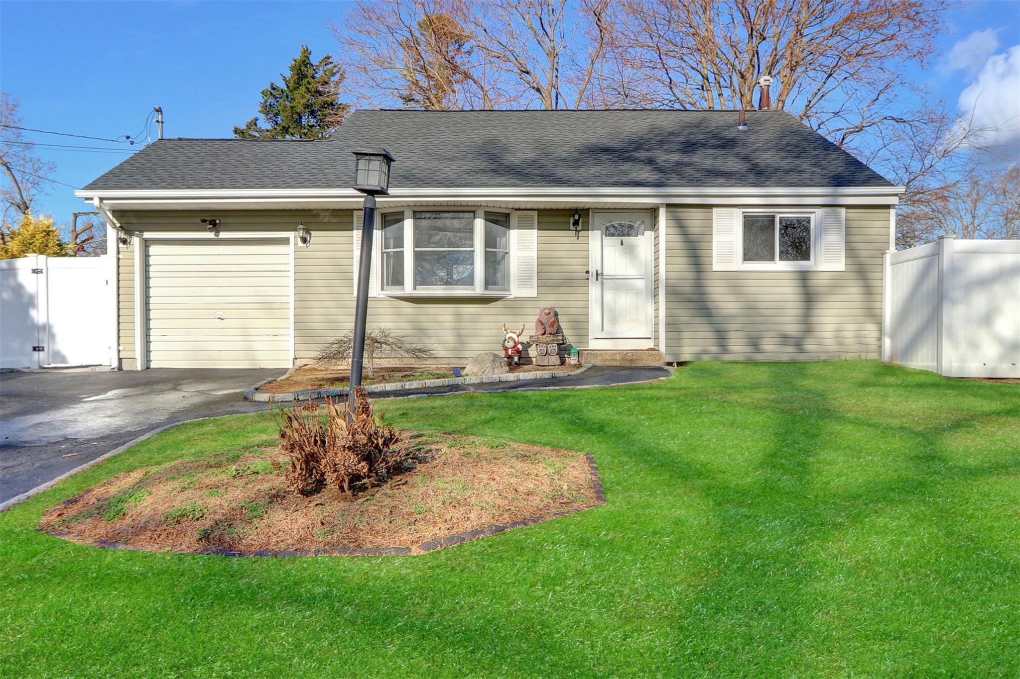 #1 photo, 2 B Roe Avenue, サフォーク郡 Port Jefferson Station , NY 11776