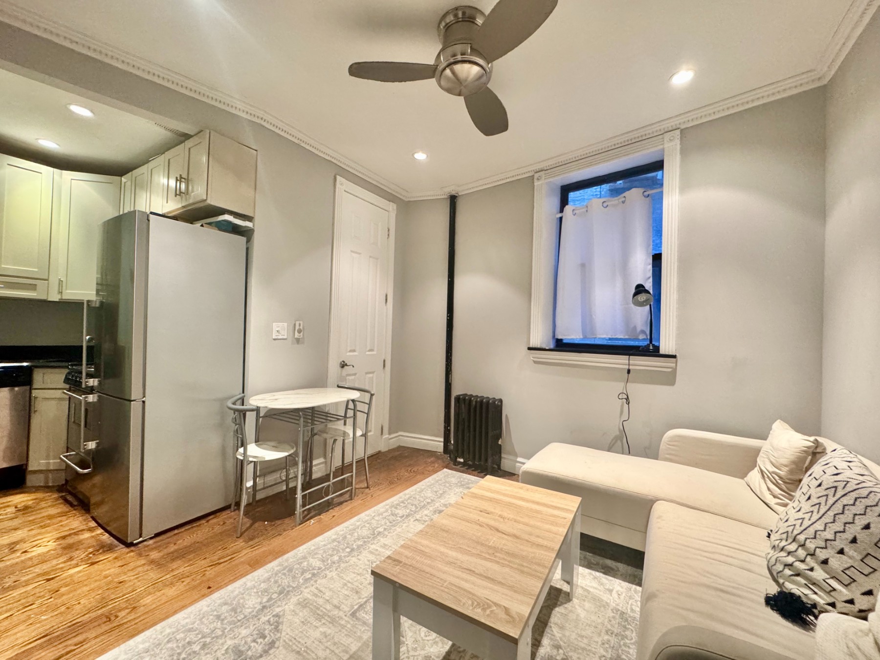 #1 photo, 330 E 35th Street, Murray Hill , NY 10016