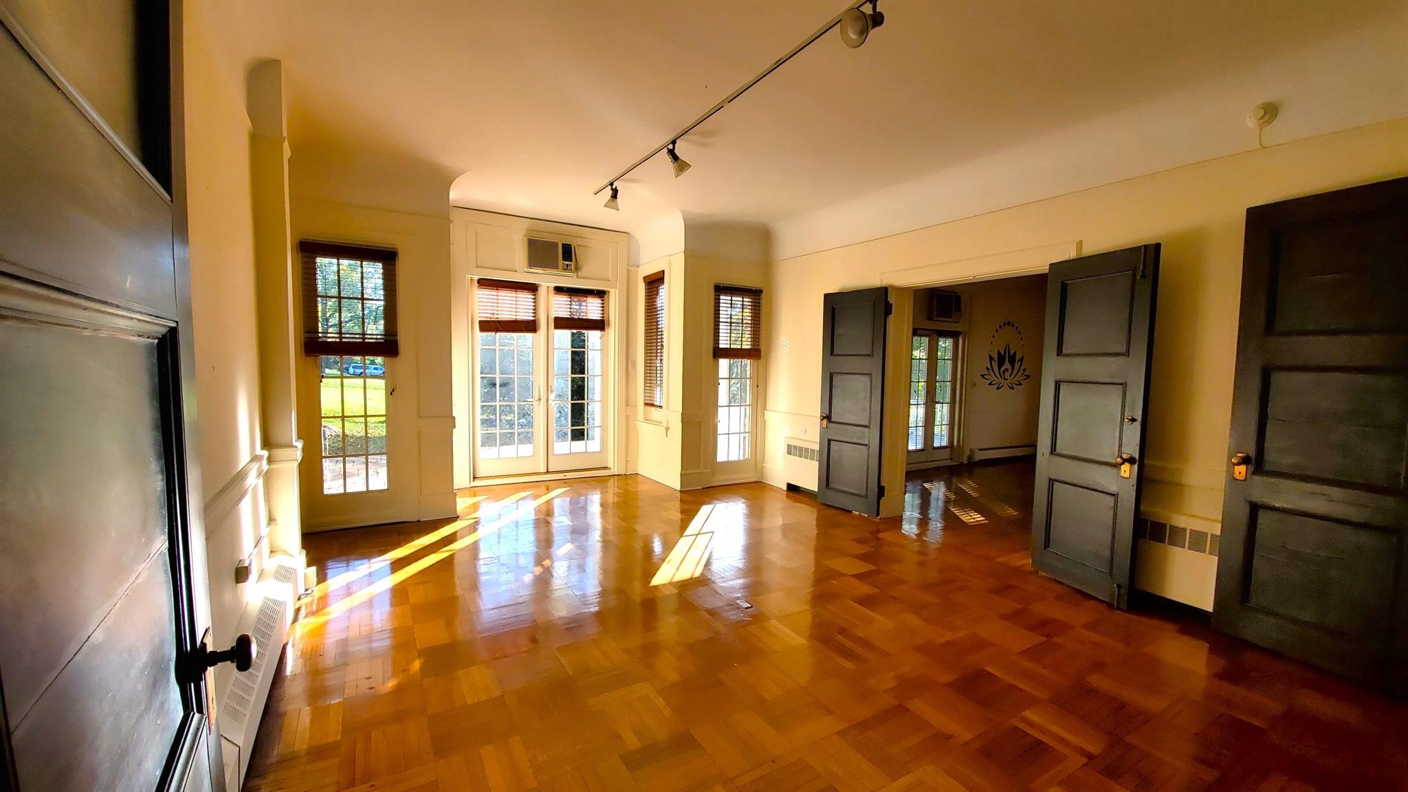 #4 photo, 106 N Broadway, Irvington , NY 10533