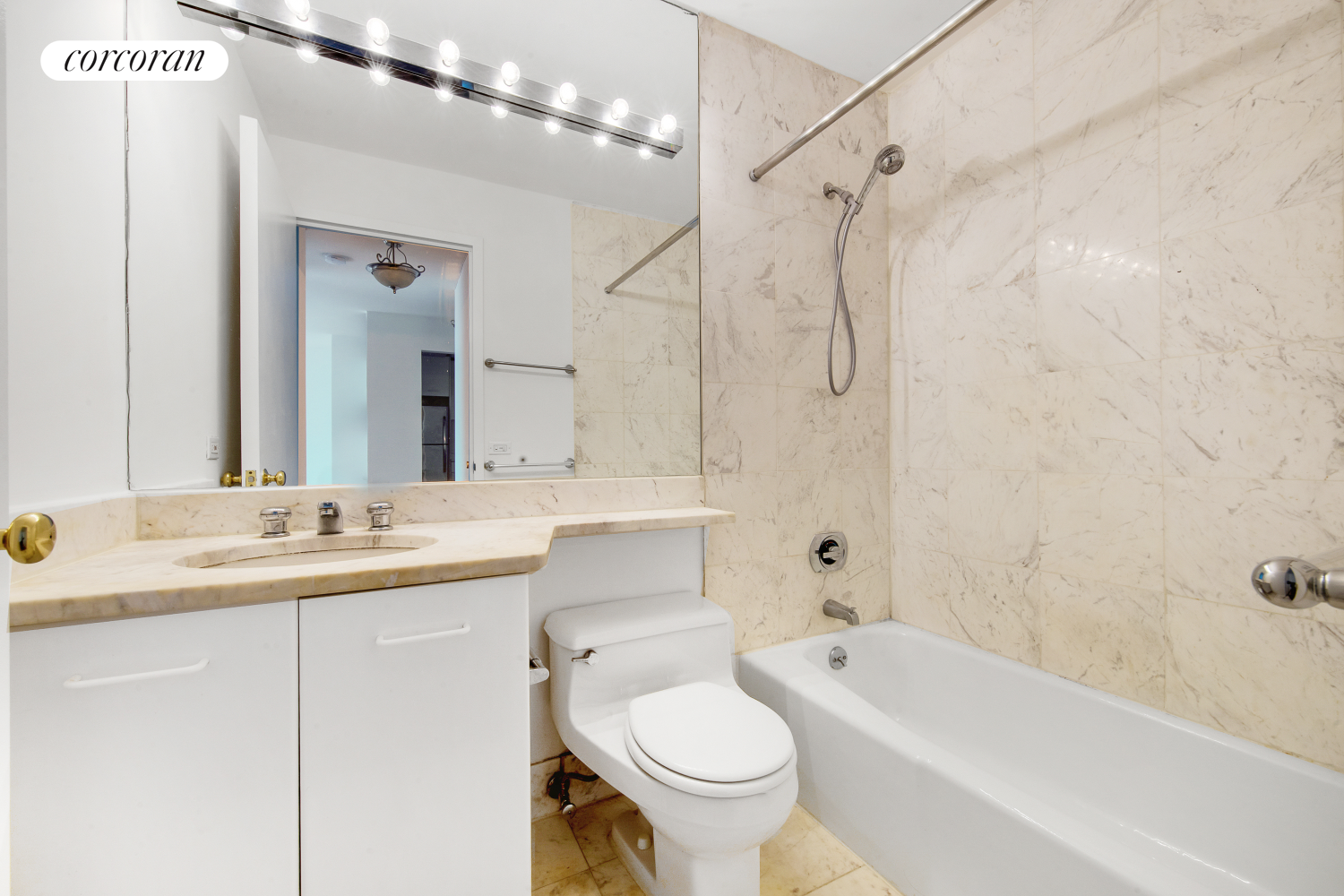 #7 photo, 2373 BROADWAY, マンハッタン Upper West Side , NY 10024