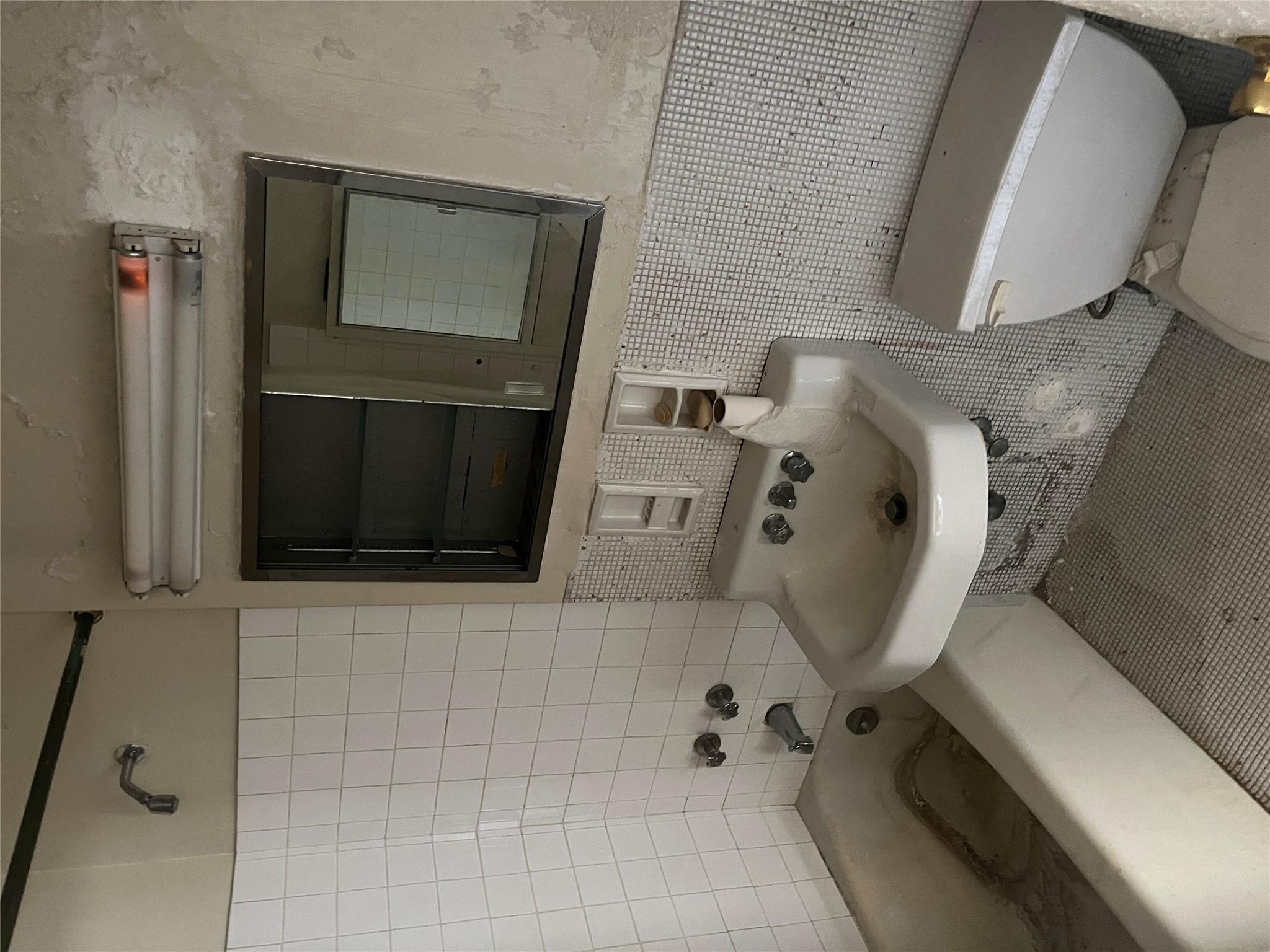 #8 photo, 1020 Grand Concourse, ブロンクス区 Bronx , NY 10451