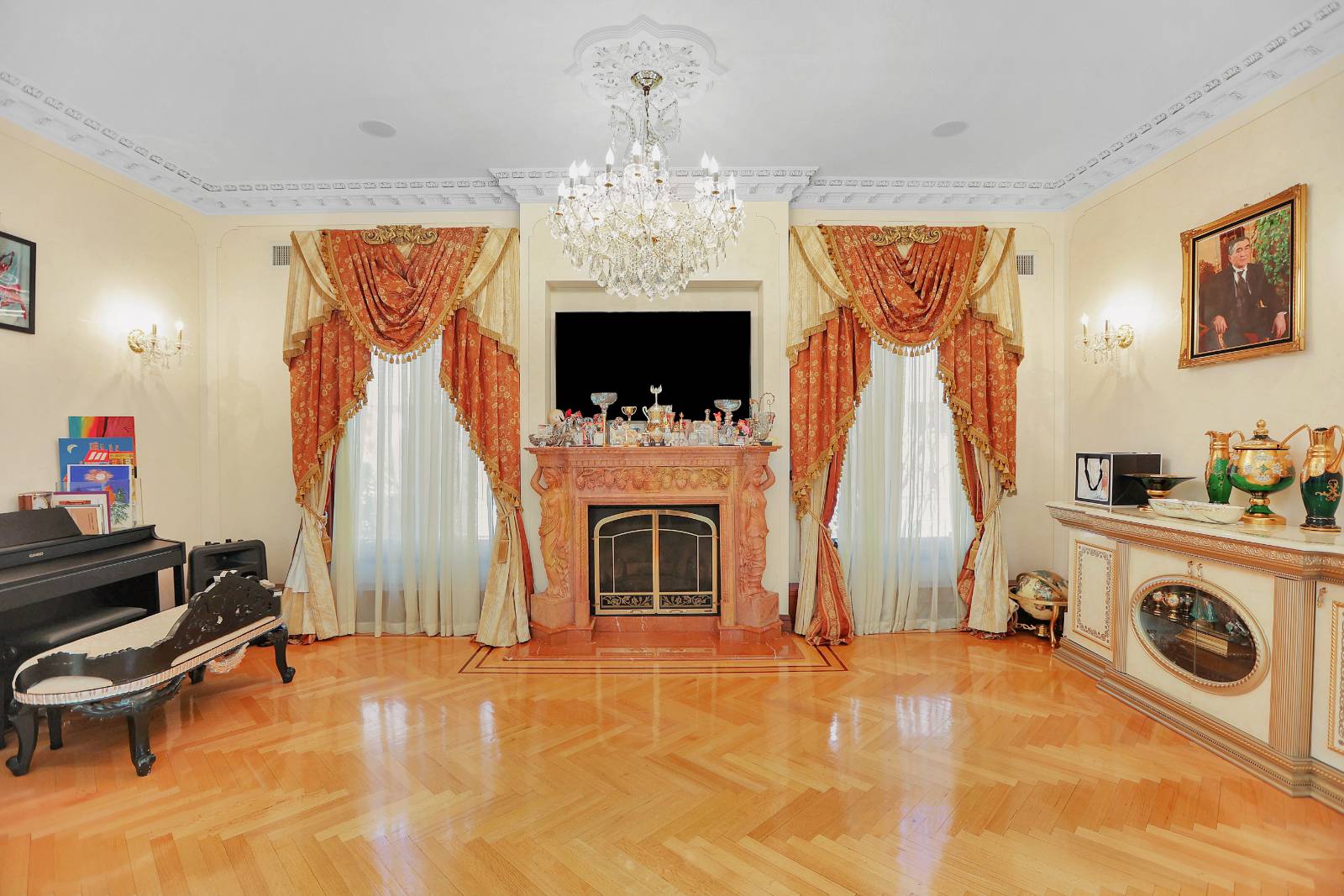 #13 photo, 184-46 Aberdeen Rd, クイーンズ区 Jamaica Estates , NY 11432