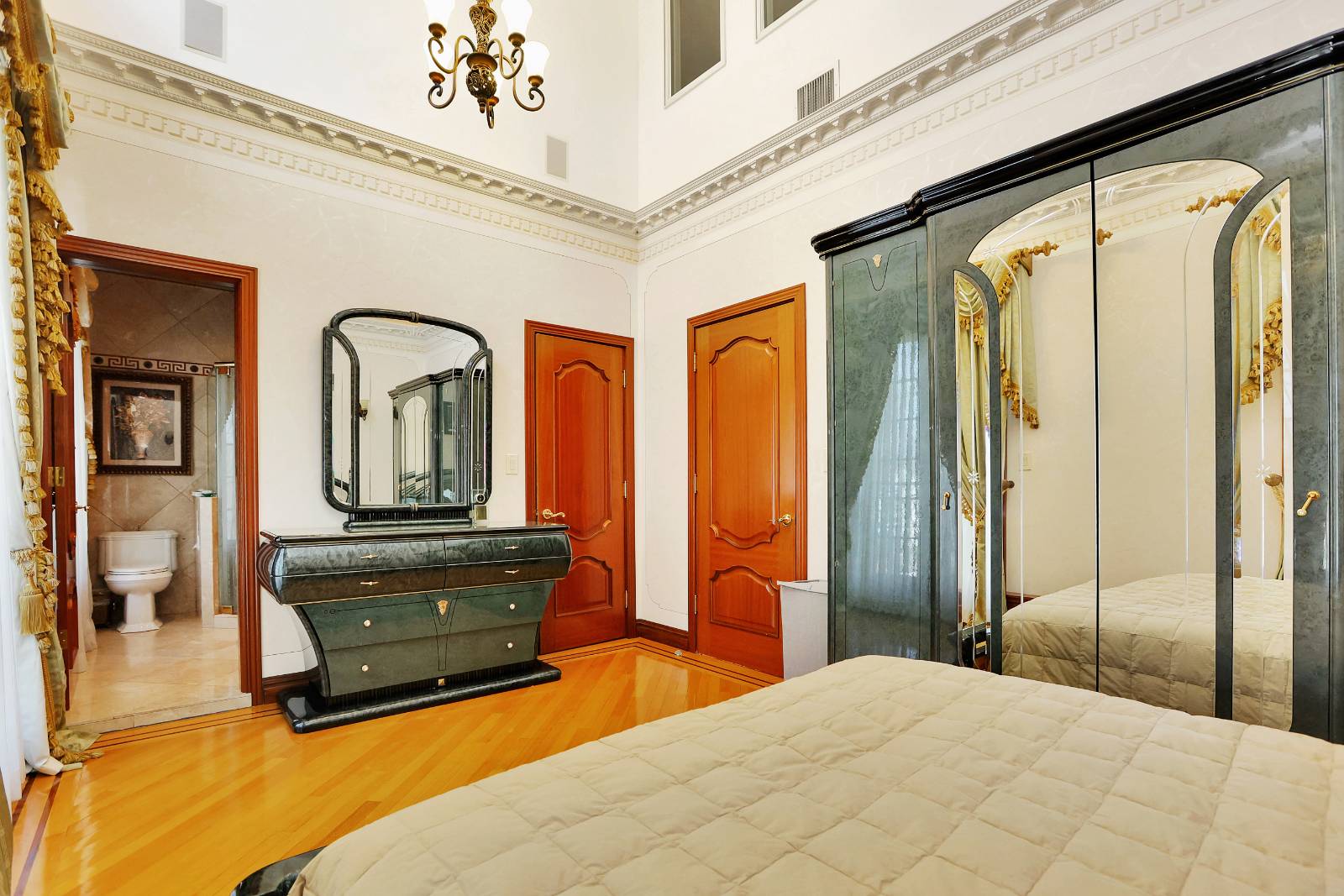 #30 photo, 184-46 Aberdeen Rd, クイーンズ区 Jamaica Estates , NY 11432