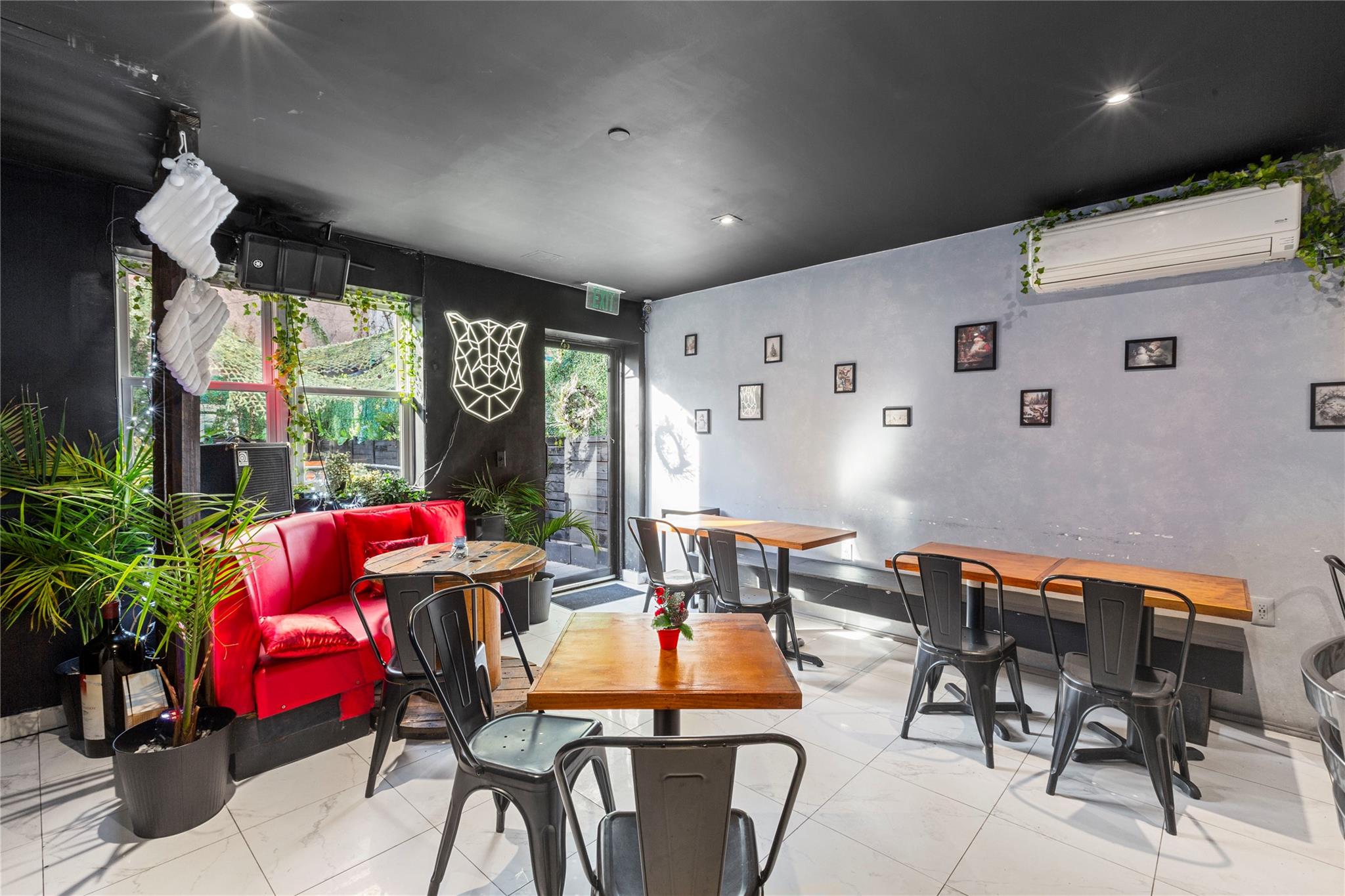 #11 photo, 37-10 31st Avenue Avenue, クイーンズ区 Astoria , NY 11103