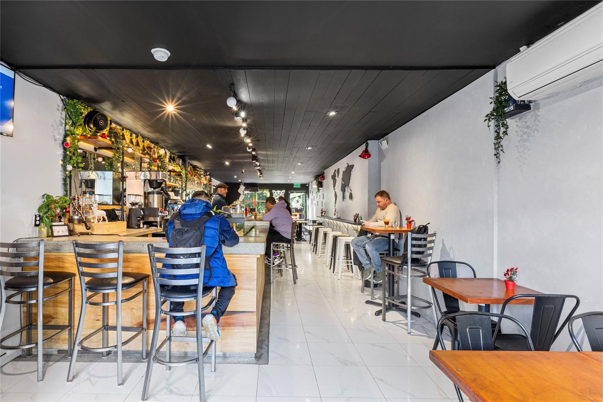 #13 photo, 37-10 31st Avenue Avenue, クイーンズ区 Astoria , NY 11103