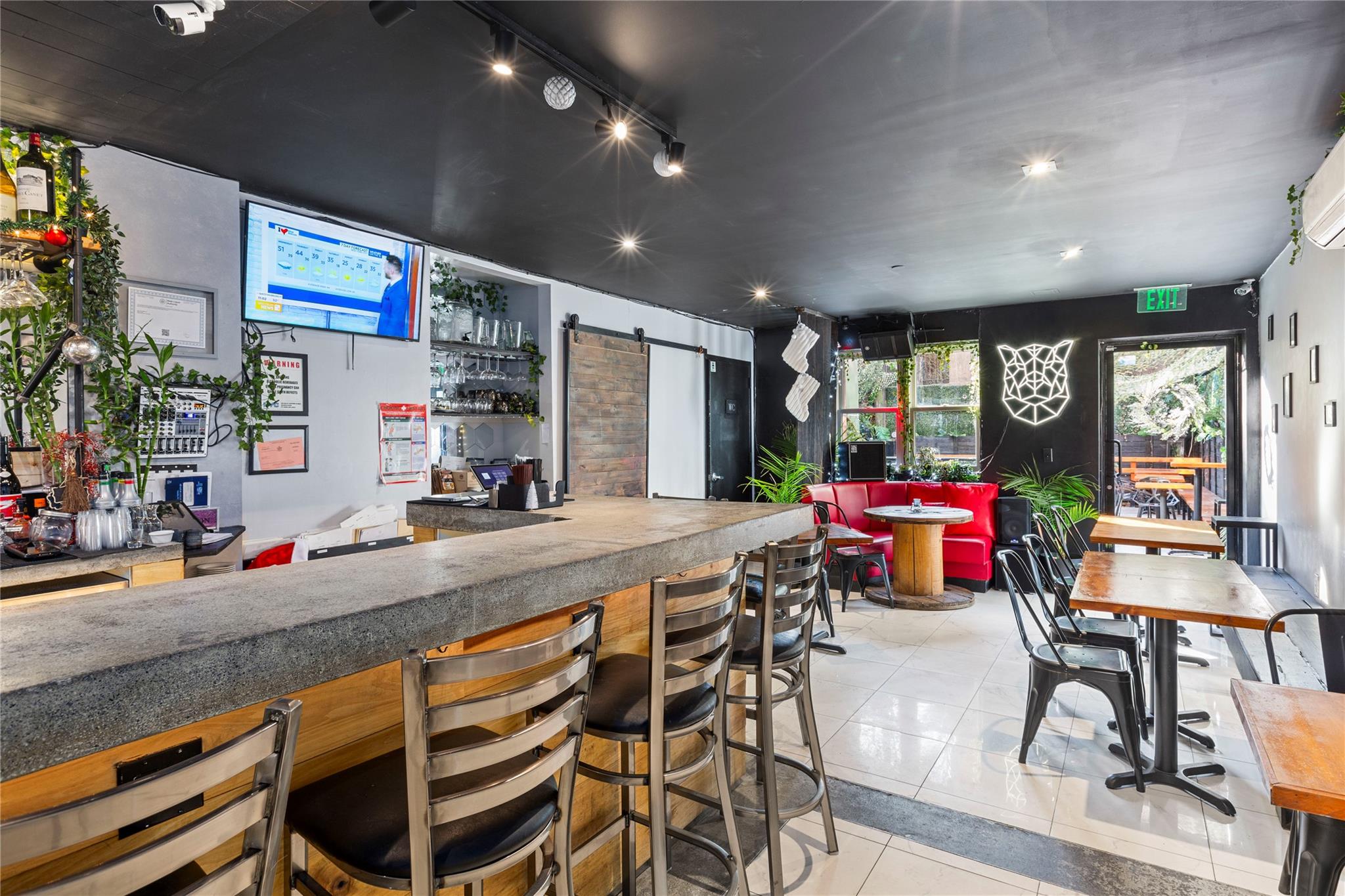 #14 photo, 37-10 31st Avenue Avenue, クイーンズ区 Astoria , NY 11103