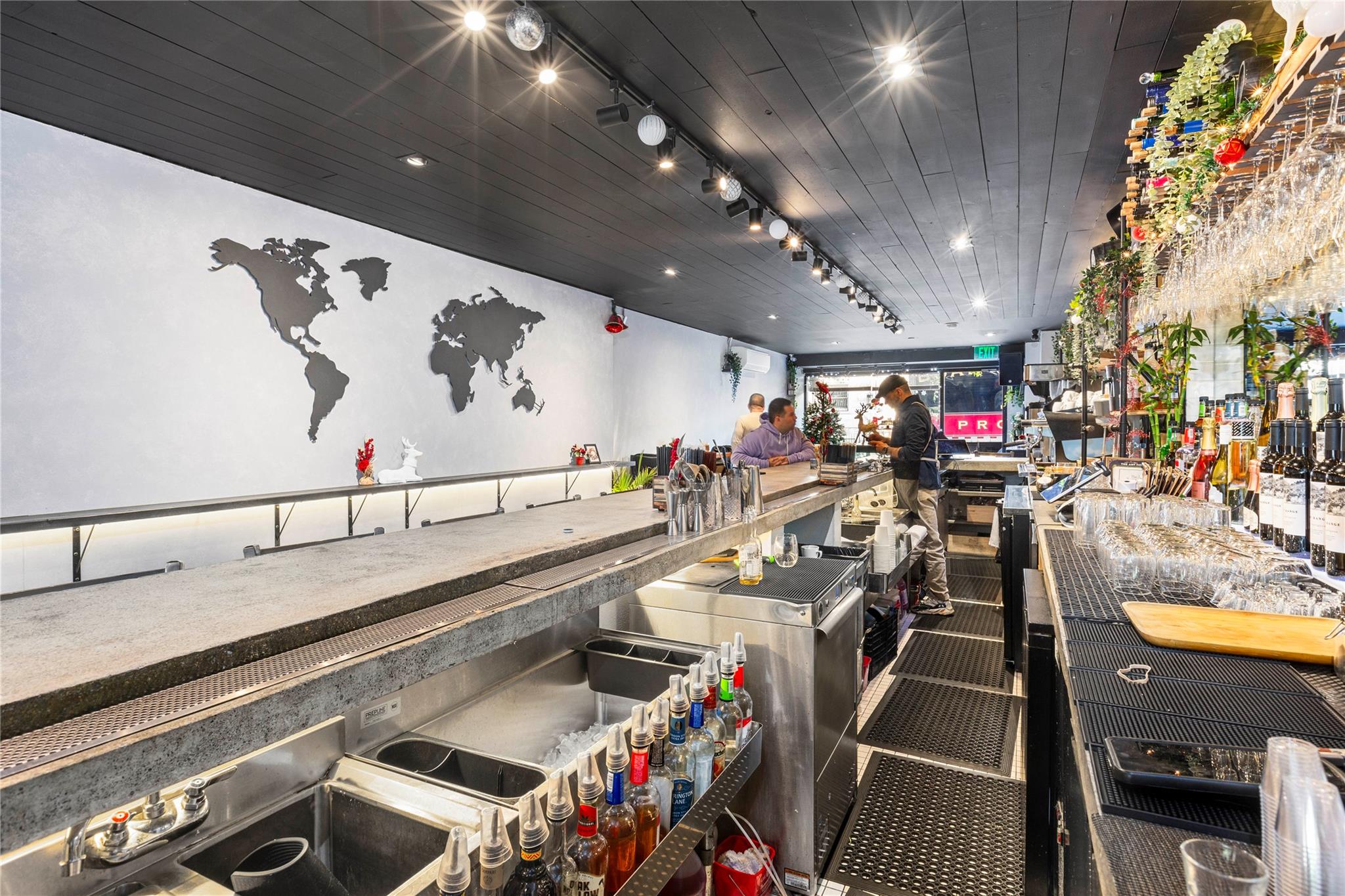 #15 photo, 37-10 31st Avenue Avenue, クイーンズ区 Astoria , NY 11103