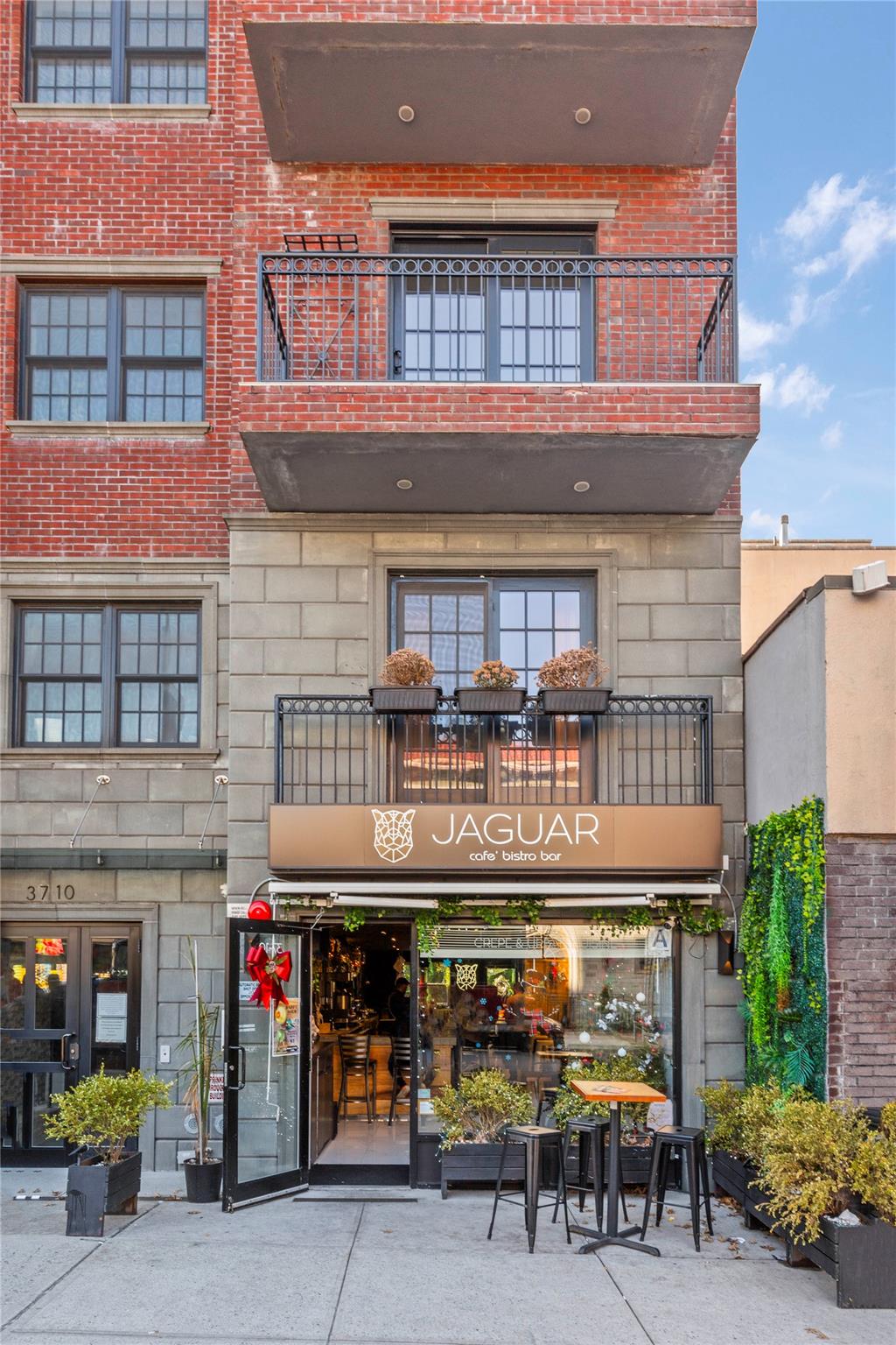 #3 photo, 37-10 31st Avenue Avenue, クイーンズ区 Astoria , NY 11103