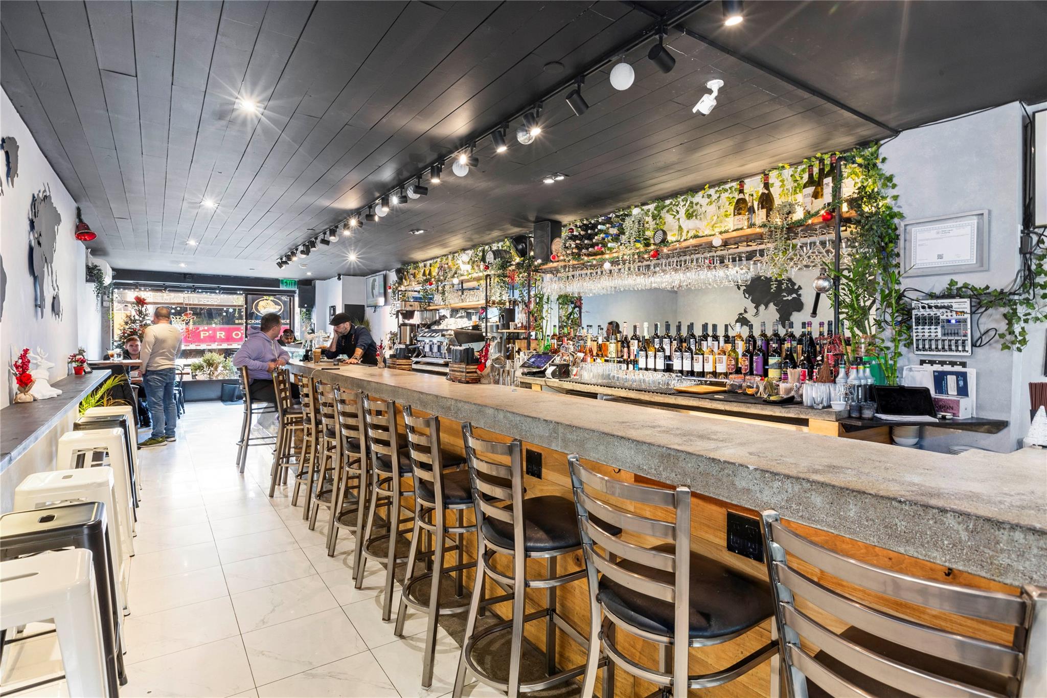 #4 photo, 37-10 31st Avenue Avenue, クイーンズ区 Astoria , NY 11103