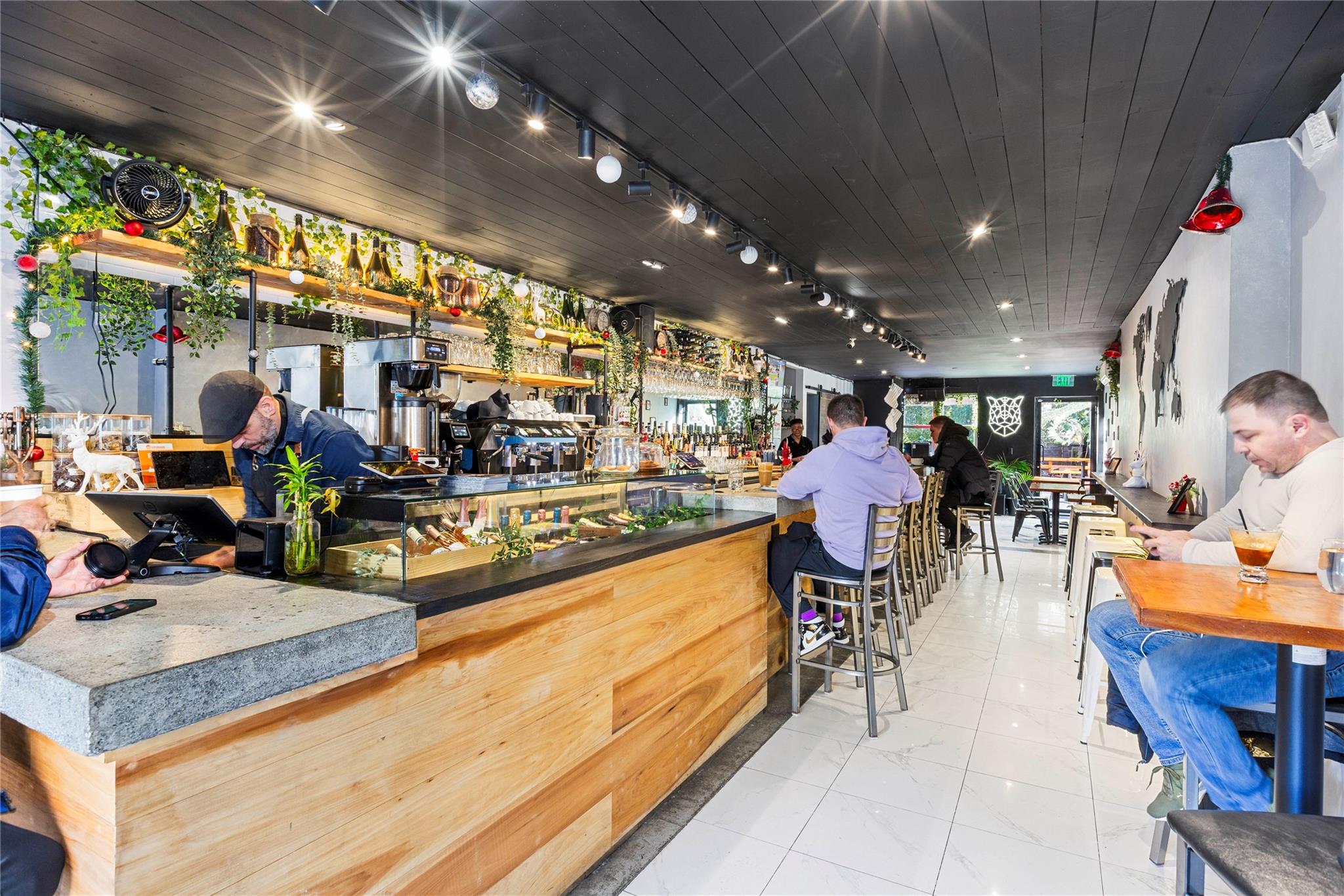 #5 photo, 37-10 31st Avenue Avenue, クイーンズ区 Astoria , NY 11103