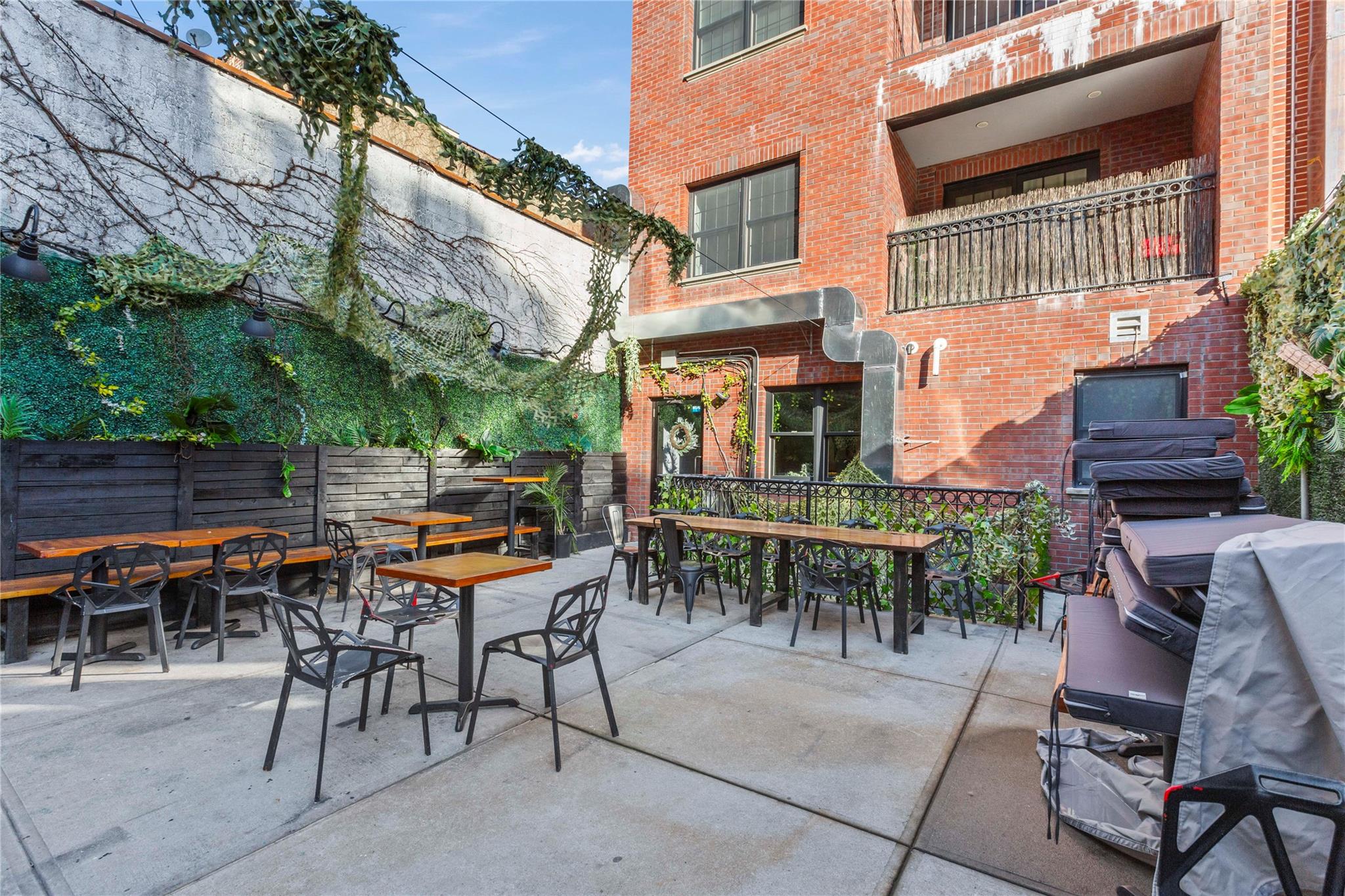 #7 photo, 37-10 31st Avenue Avenue, クイーンズ区 Astoria , NY 11103