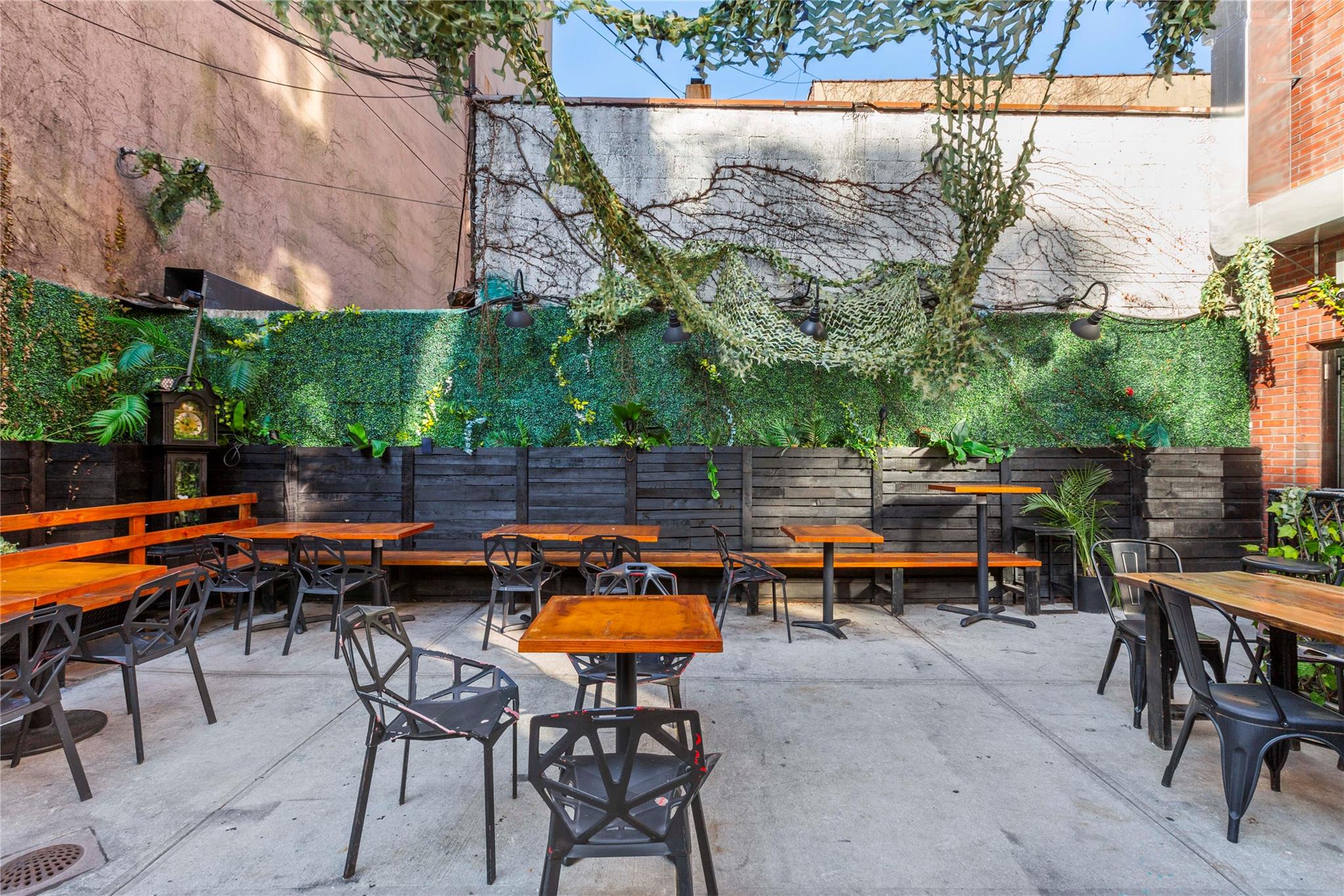 #9 photo, 37-10 31st Avenue Avenue, クイーンズ区 Astoria , NY 11103