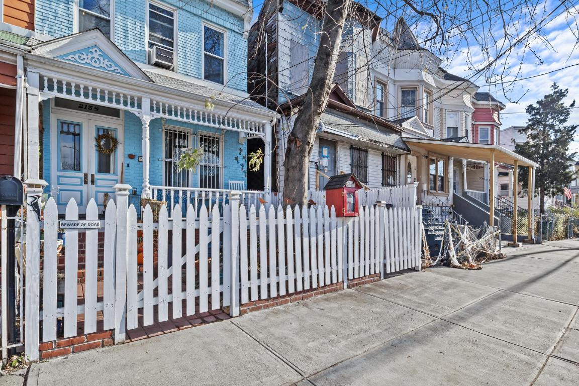 #2 photo, 2158 HUGHES Avenue, ブロンクス区 Belmont , NY 10457