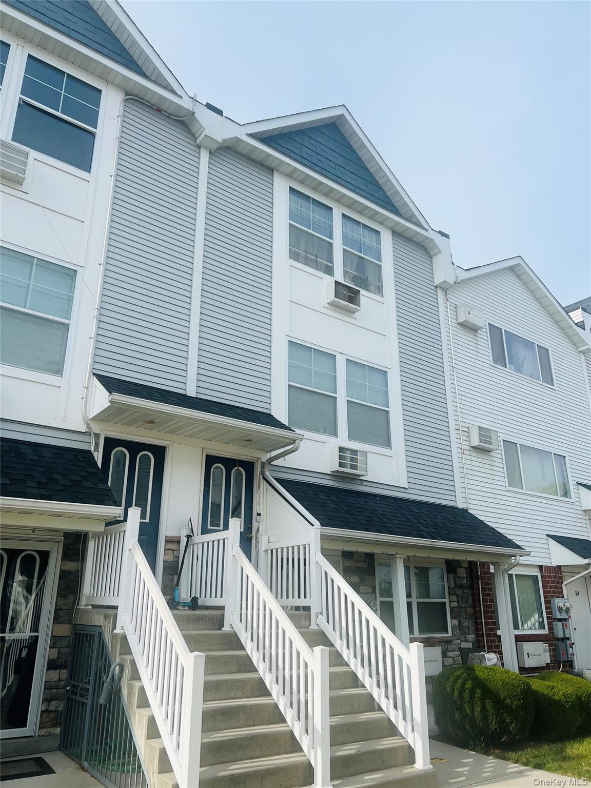 #3 photo, 109 Dolphin Court, Bronx , NY 10473