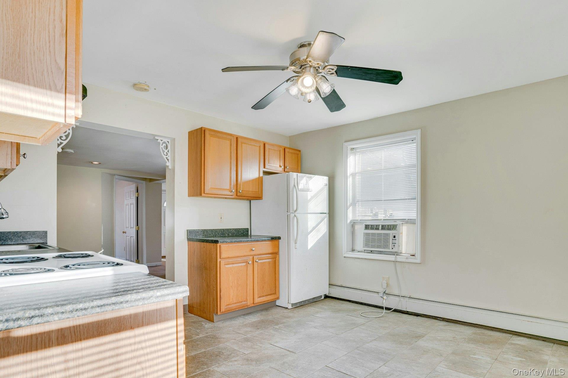 #15 photo, 669 East Drive, Lindenhurst , NY 11757