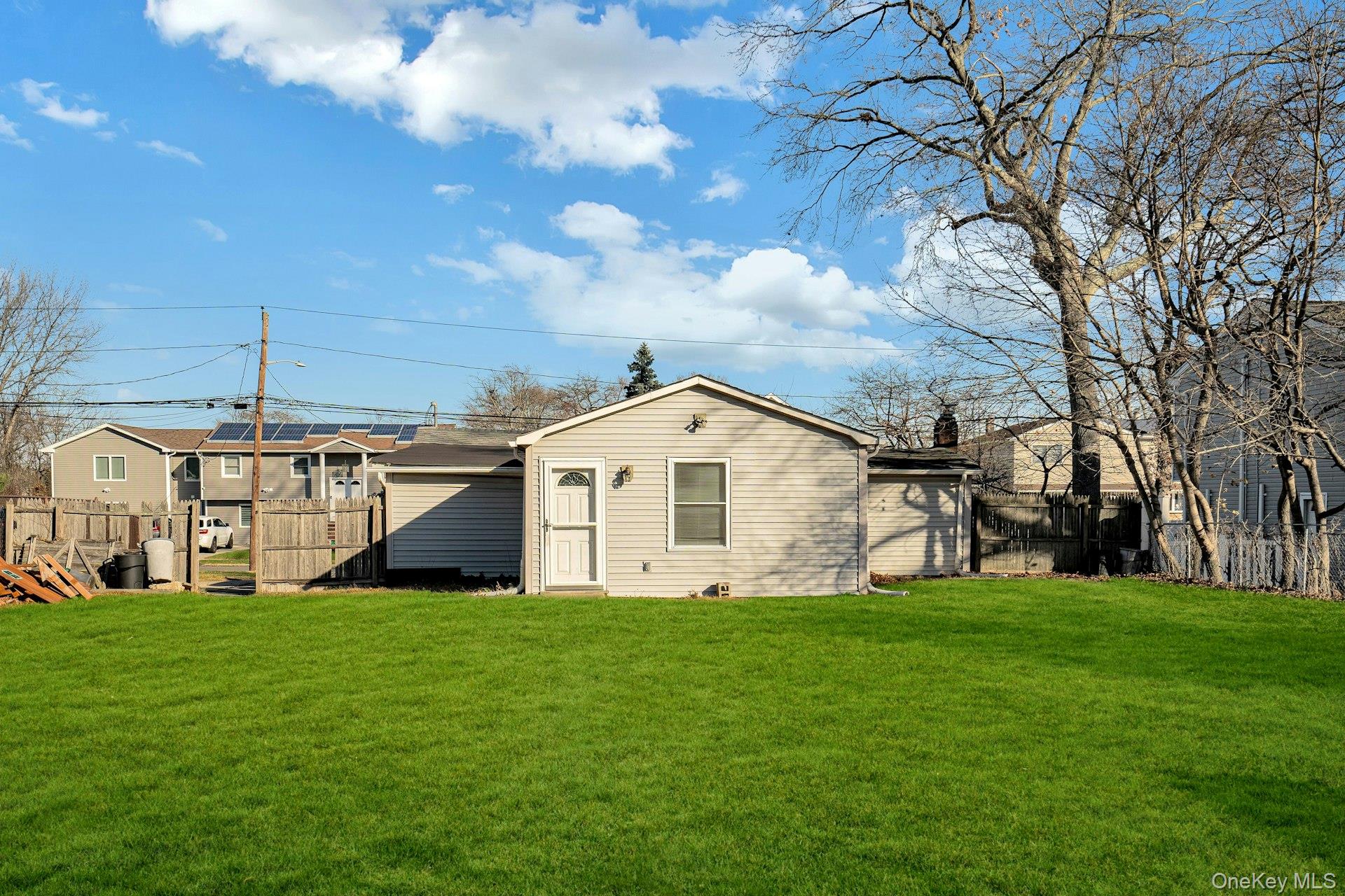 #20 photo, 669 East Drive, Lindenhurst , NY 11757