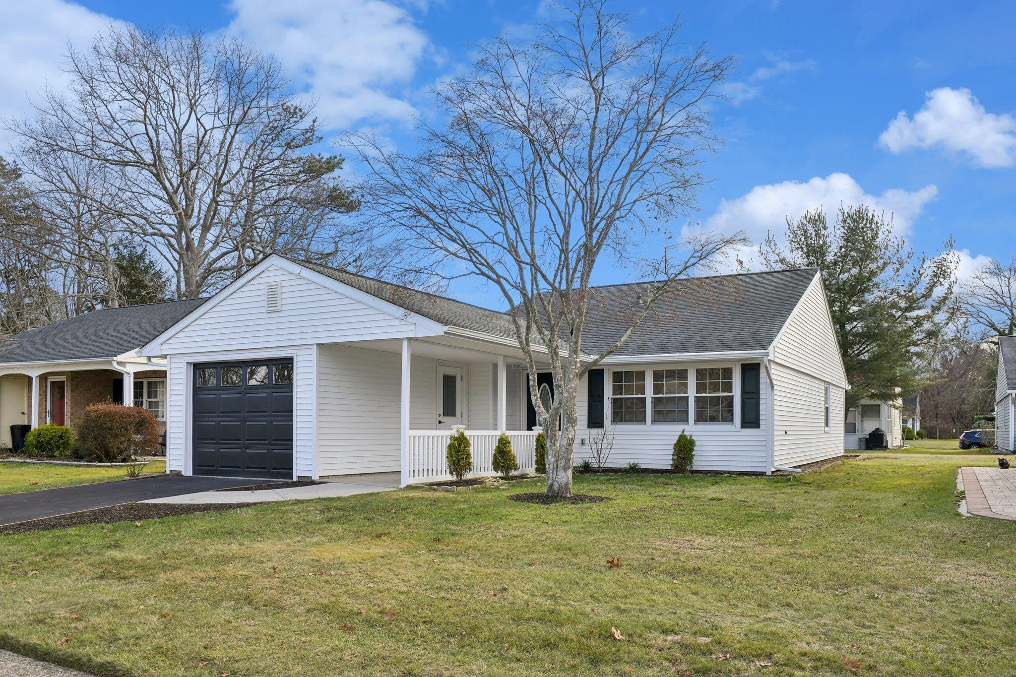 #1 photo, 325 Brownfield Drive, 东长岛 Ridge , NY 11961