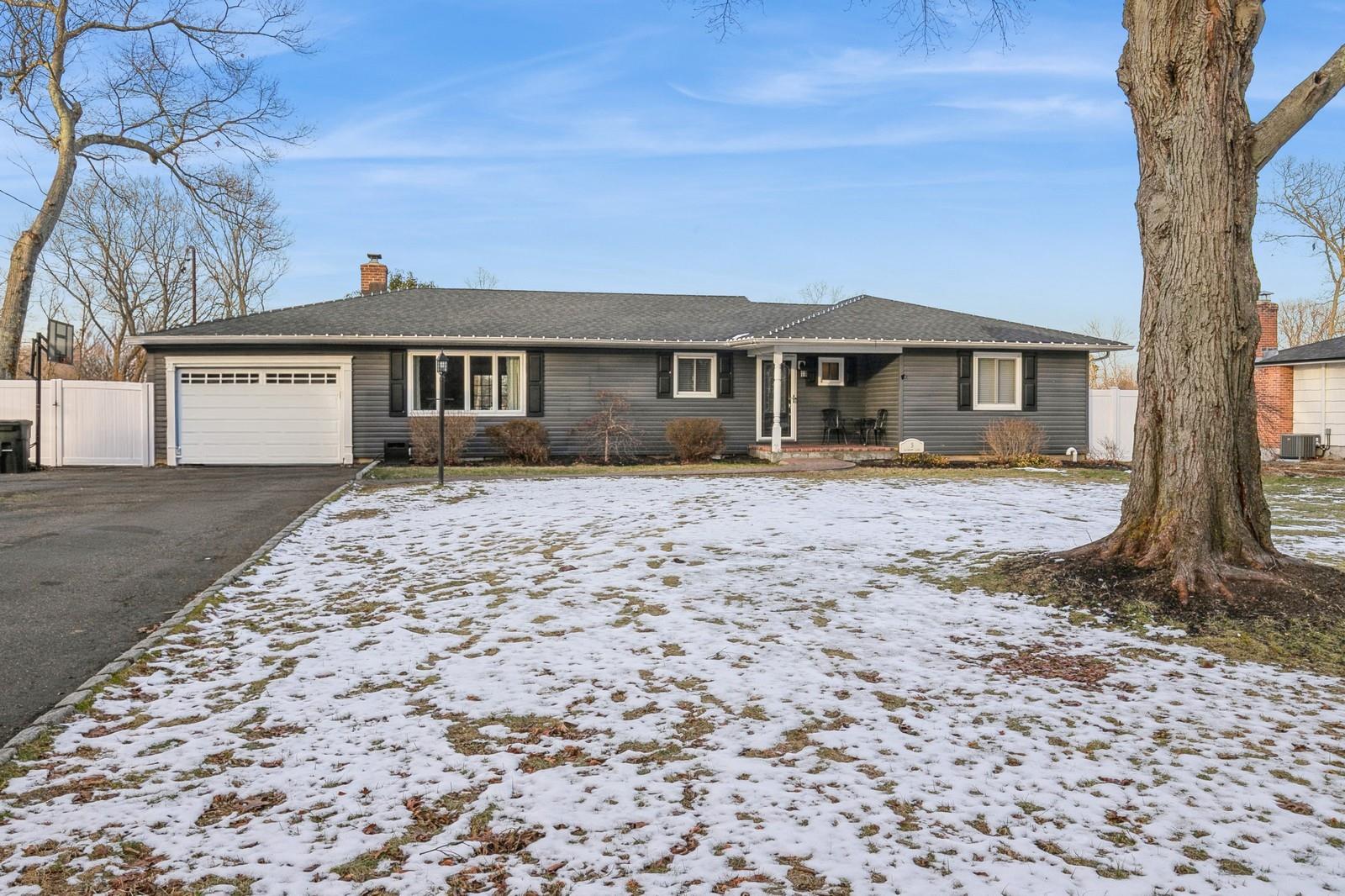 #1 photo, 5 Bayberry Lane, سوفولك Smithtown , NY 11787