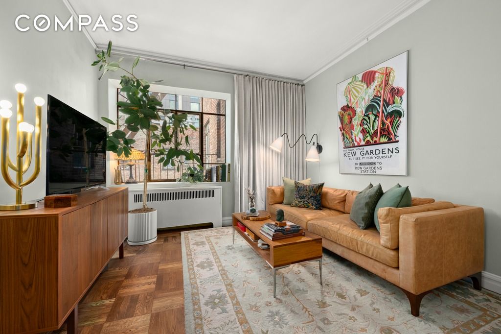 #1 photo, 250 W 24th Street, Chelsea , NY 10011