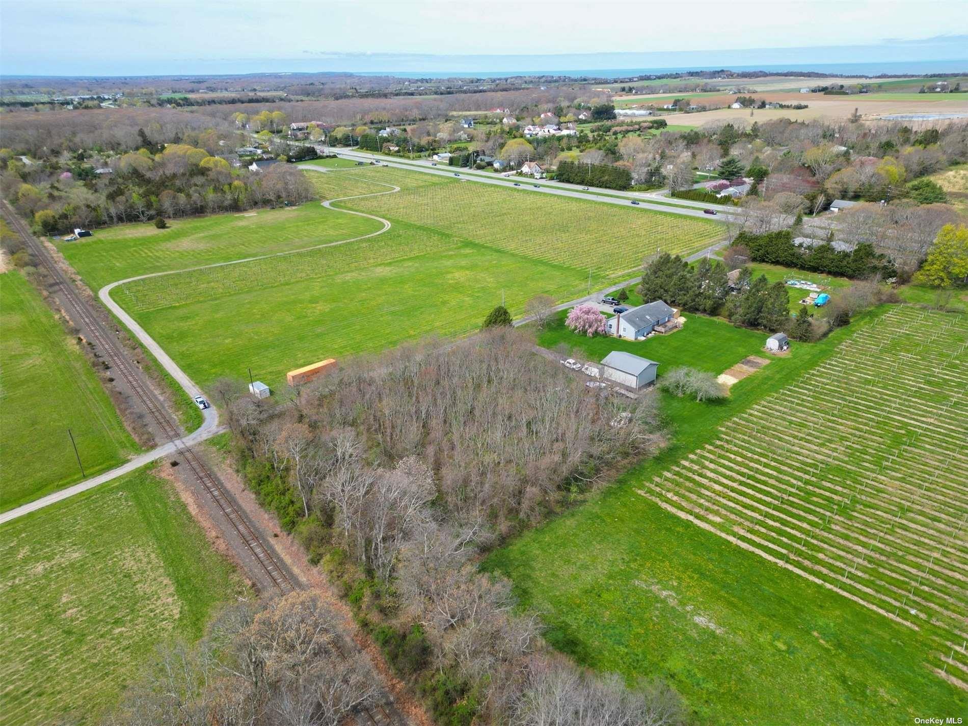 #10 photo, County Rd 48, サフォーク郡 Cutchogue , NY 11935